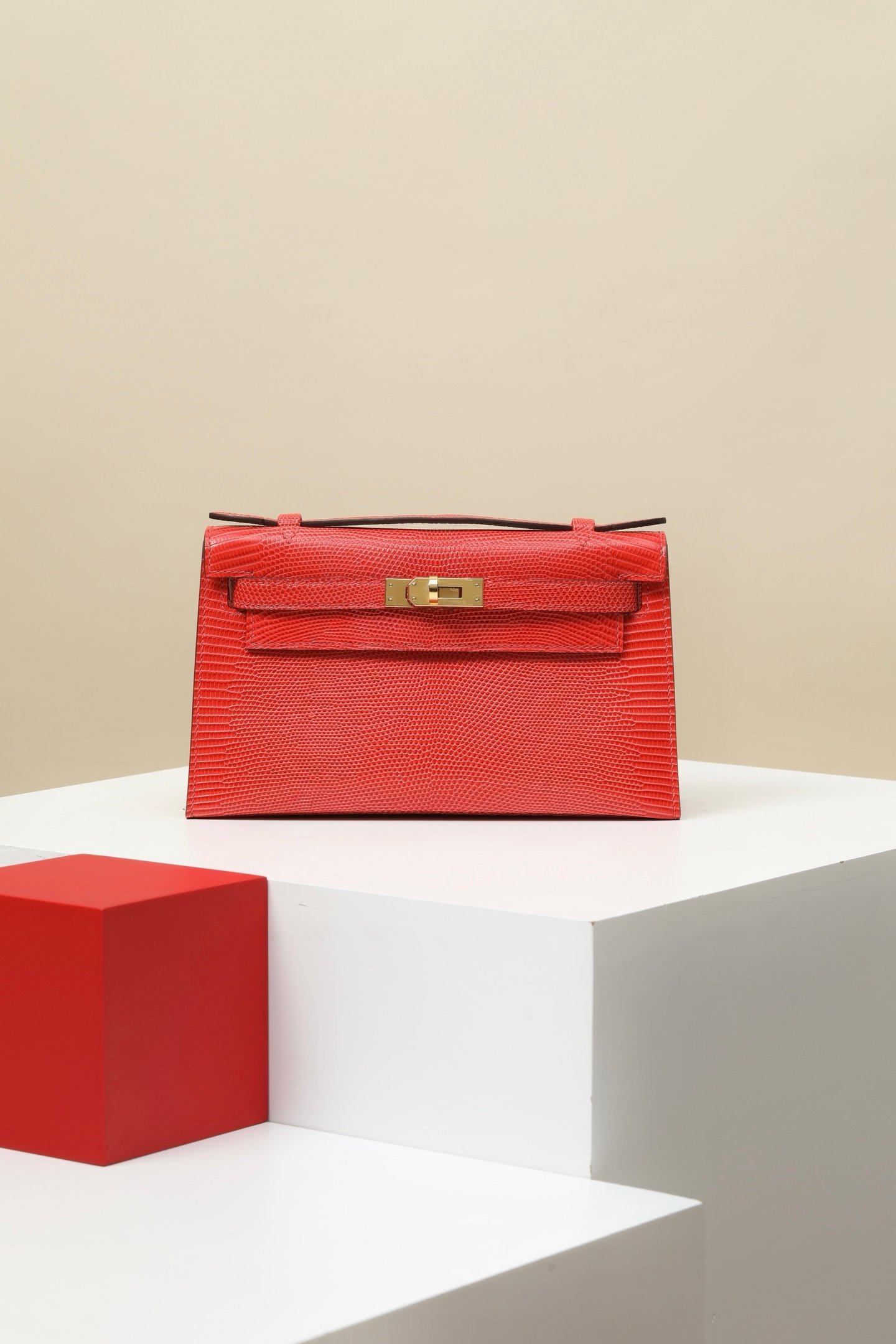 Hermès Mini Kelly 22 (Generation I) detail image 1 sourced from womanlvbag.com