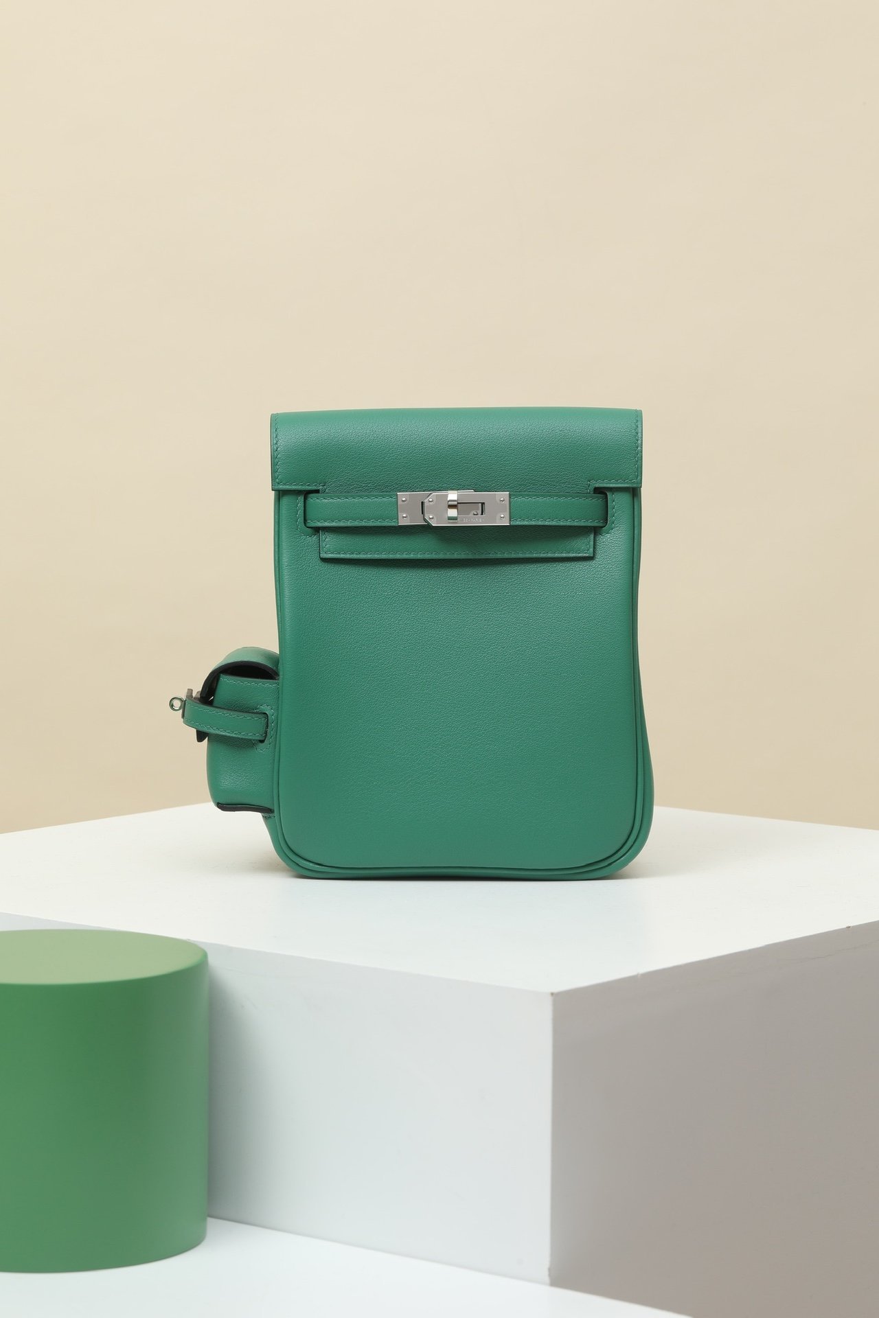 Hermès Hac à Dos PM detail image 1 sourced from womanlvbag.com