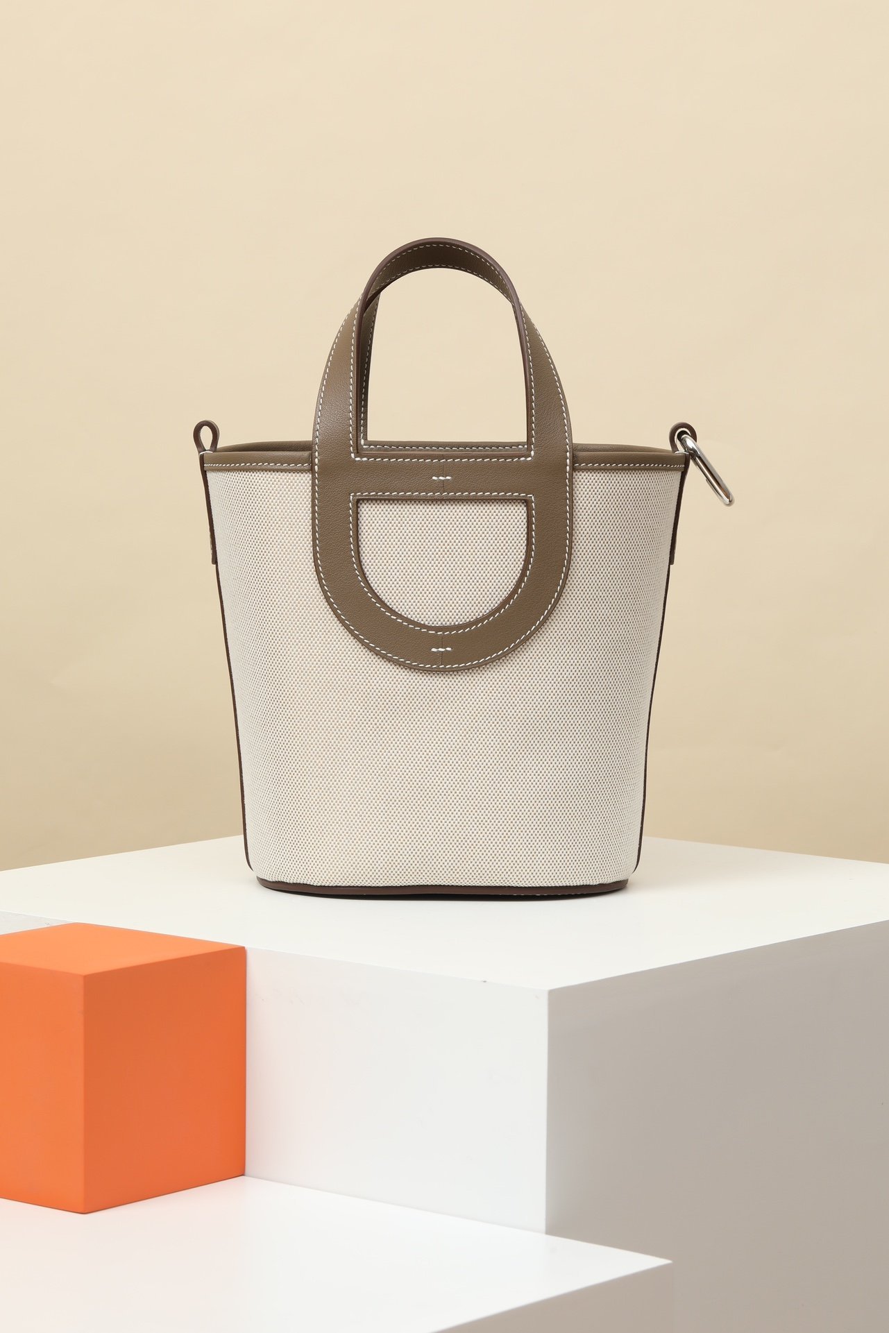 Hermès Picotin Lock 22 Lucky Daisy – Swift & Toile Étoupe (18) PHW detail image 1 sourced from womanlvbag.com