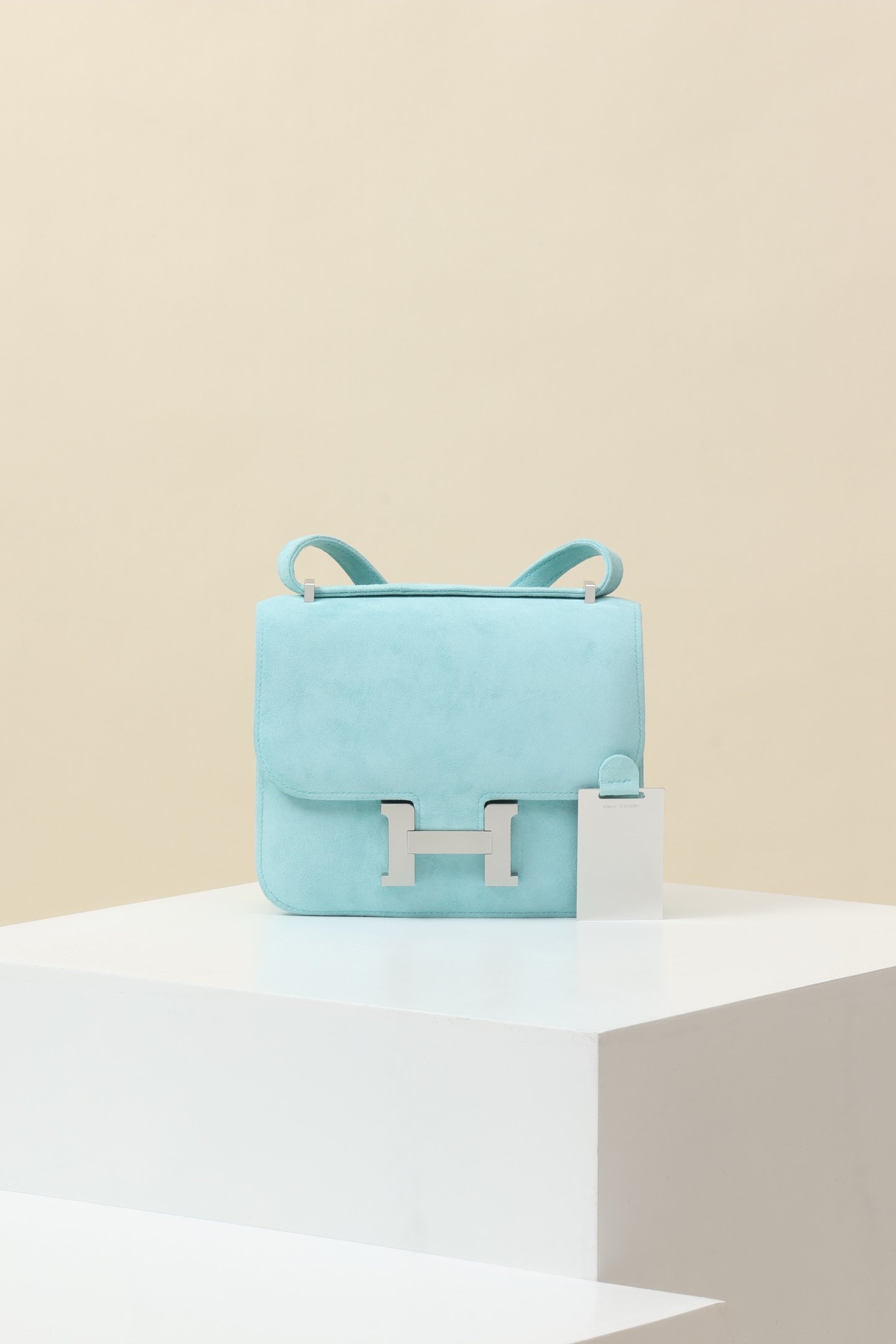 Hermès Constance 19 in 3P Bleu Atoll (Macaron Blue) detail image 1 sourced from womanlvbag.com