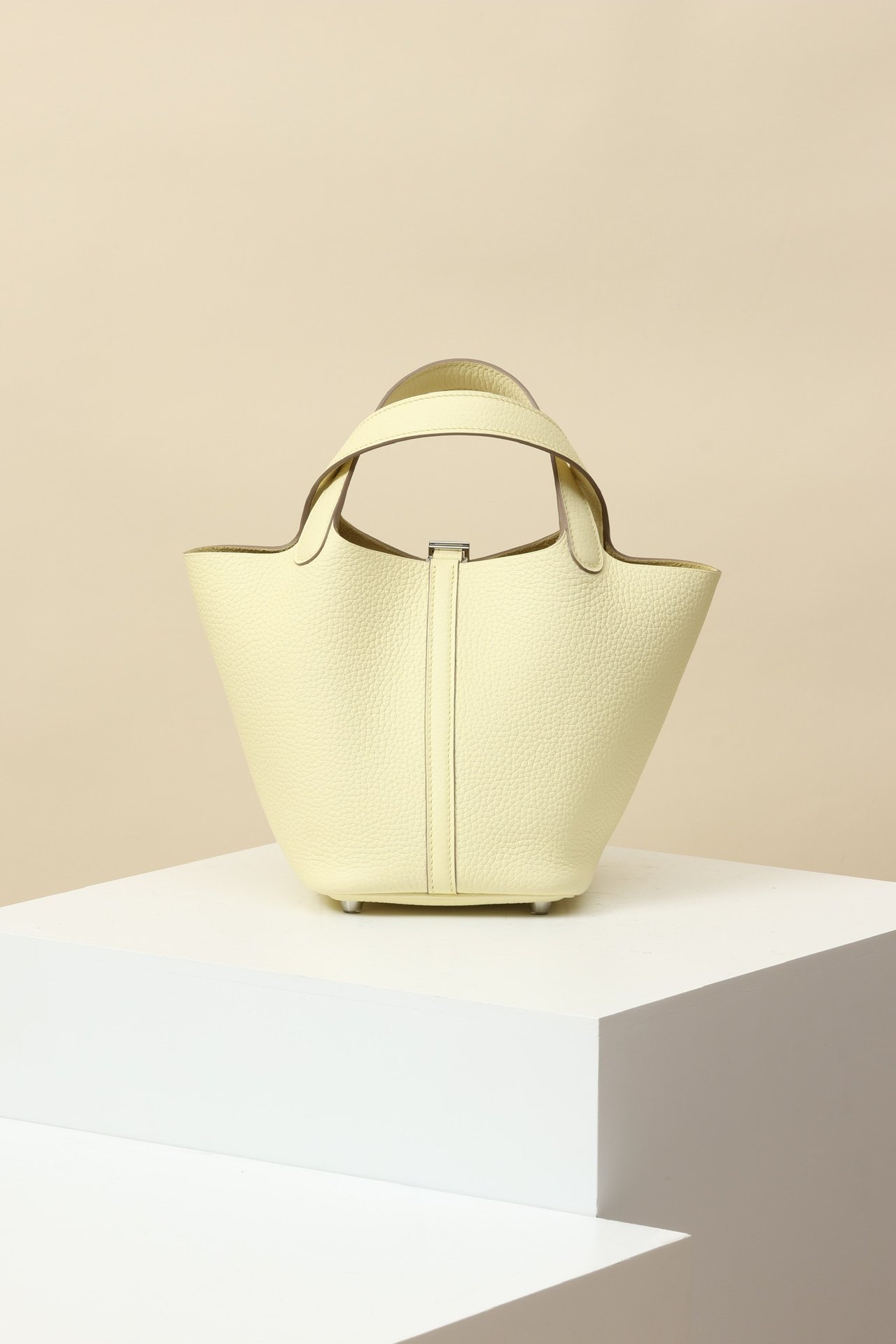 Hermès Picotin Lock 18 – Taurillon Clemence I8 Jaune Milton PHW detail image 2 sourced from womanlvbag.com