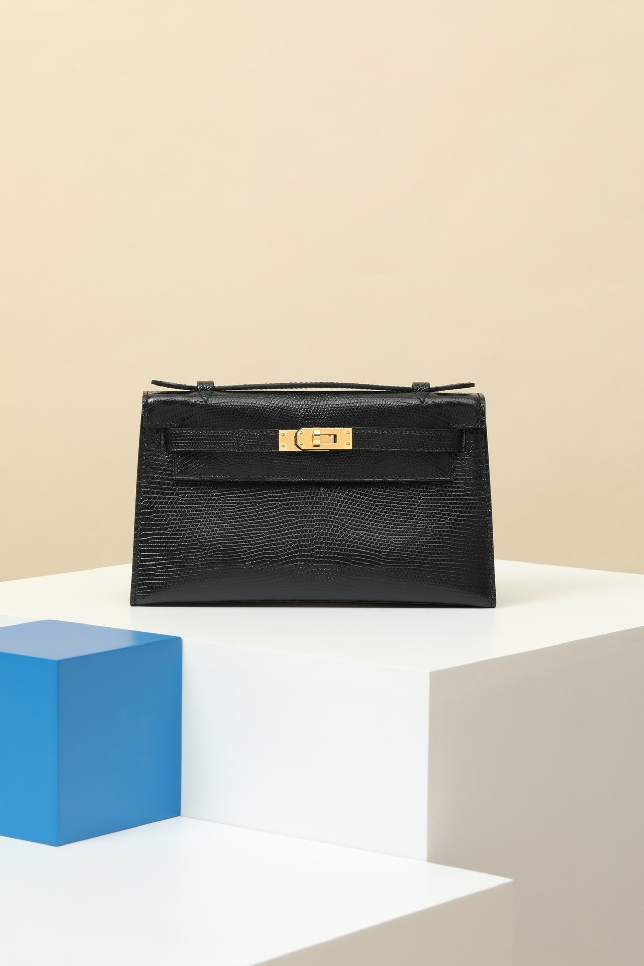 Hermès Mini Kelly 22 (Generation I) detail image 1 sourced from womanlvbag.com
