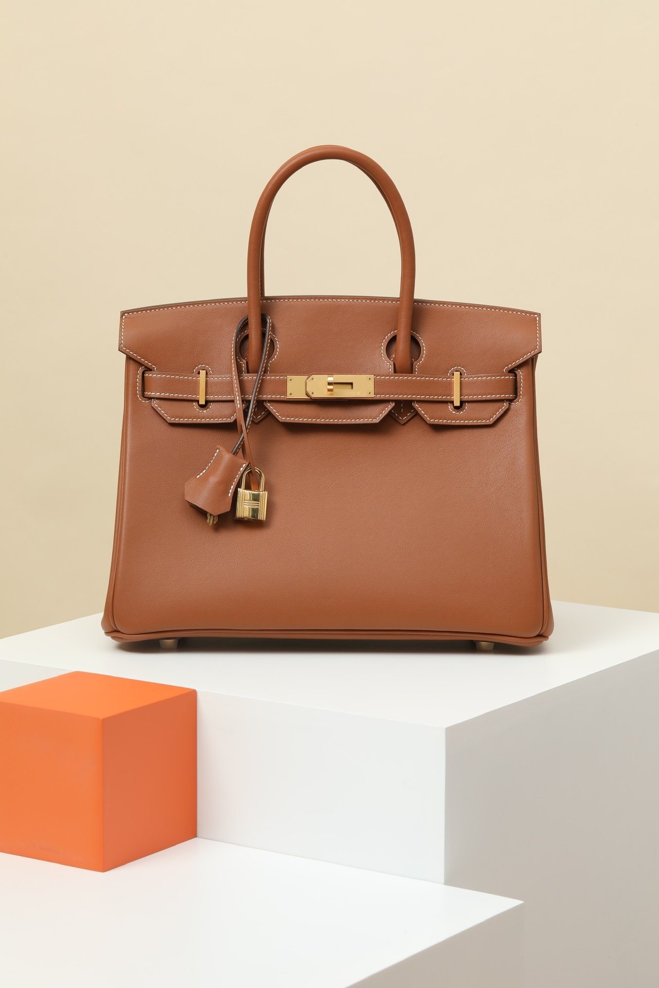Birkin 30 detail image 1 sourced from womanlvbag.com