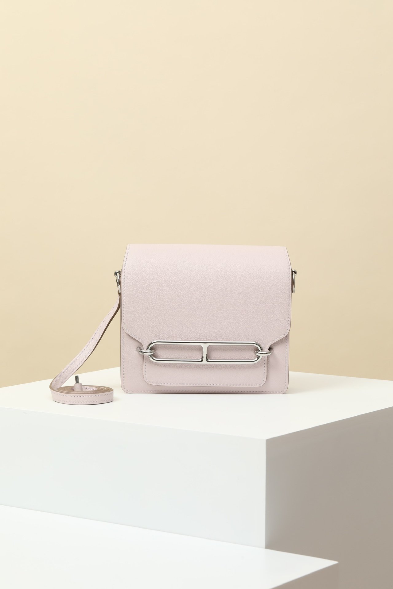 Hermès Roulis 18 – Evercolor Calfskin 09 Mauve Sylvestre PHW comparison image 1 sourced from womanlvbag.com
