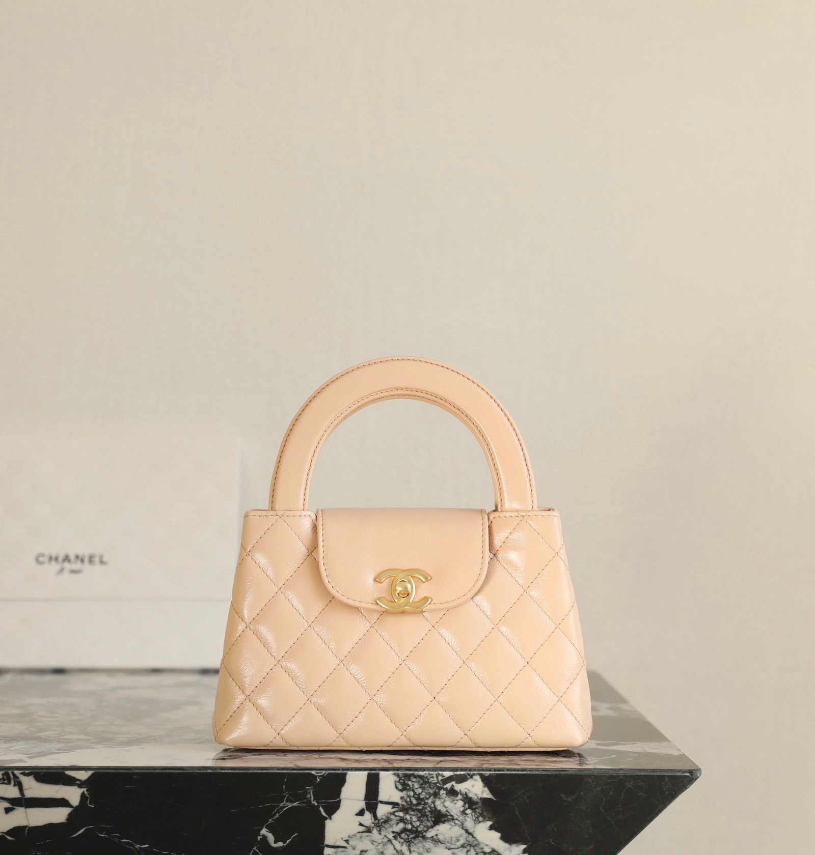 CHANEL Large Kelly Handle Chain Bag – Apricot Shiny Calfskin with 24K Vintage Gold Hardware detail image 1 sourced from womanlvbag.com