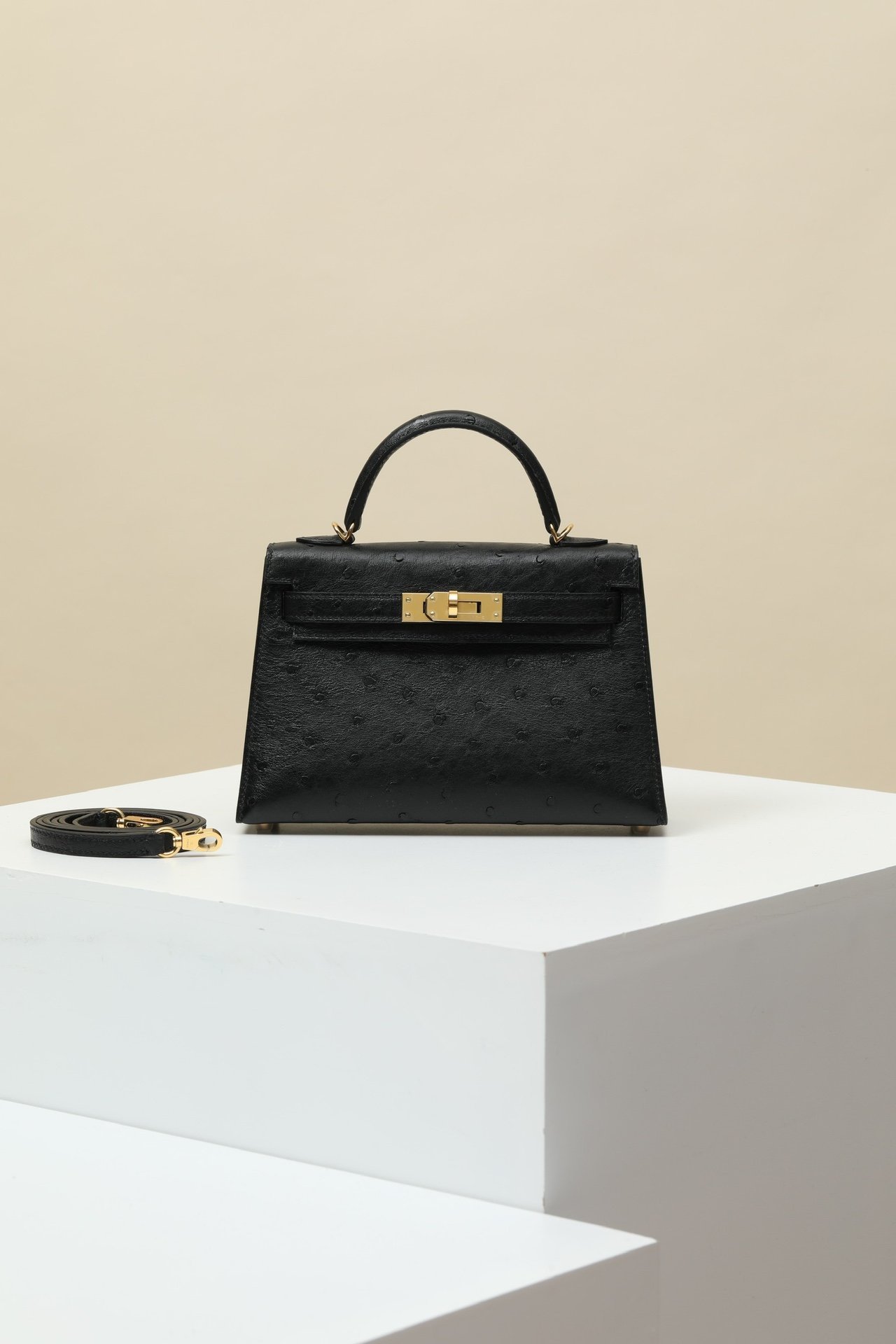 Hermès Mini Kelly II (Generation 2) detail image 1 sourced from womanlvbag.com