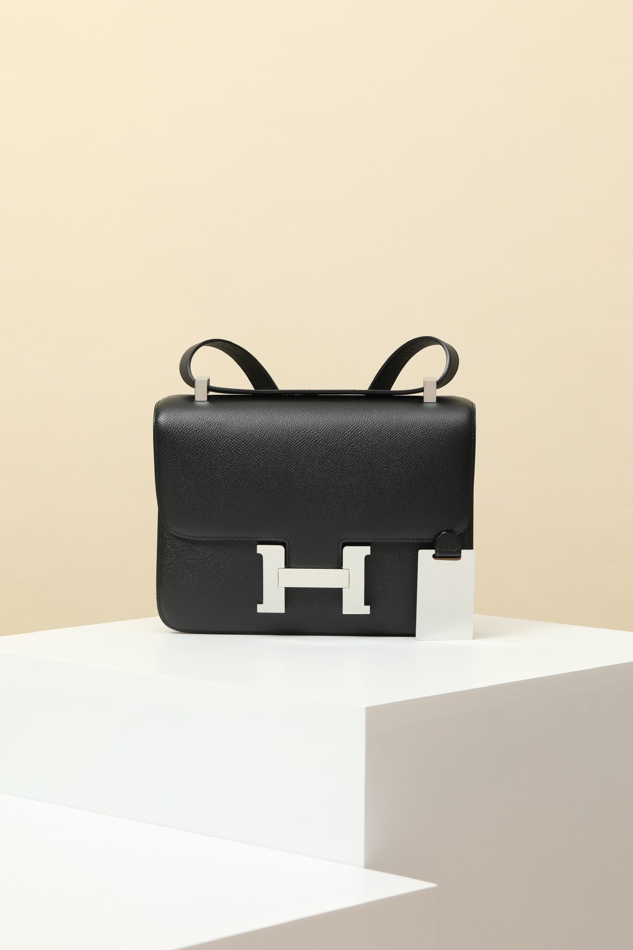 Hermès Constance 23 detail image 1 sourced from womanlvbag.com