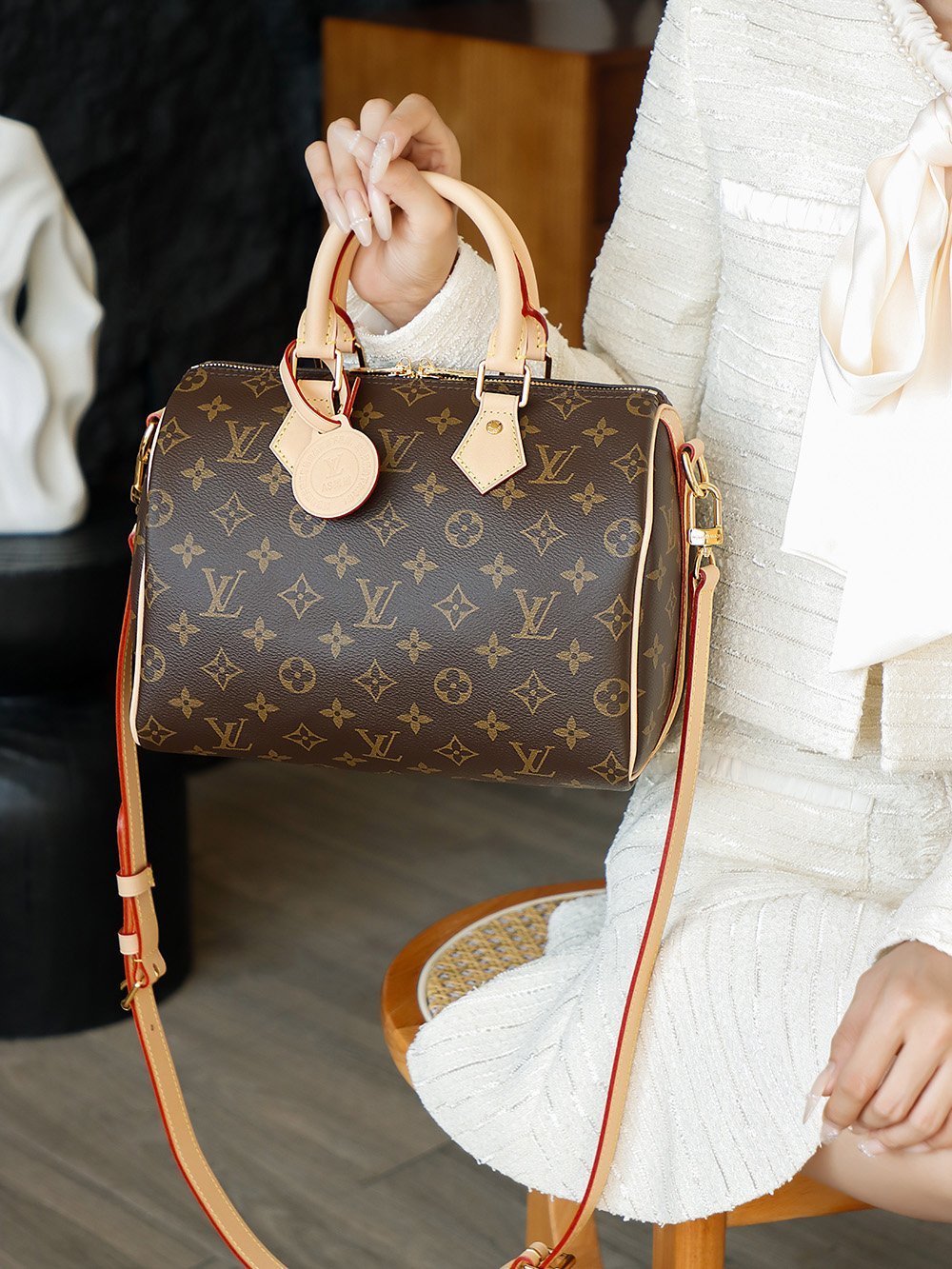 M41113 Model Photos detail image 1 sourced from womanlvbag.com
