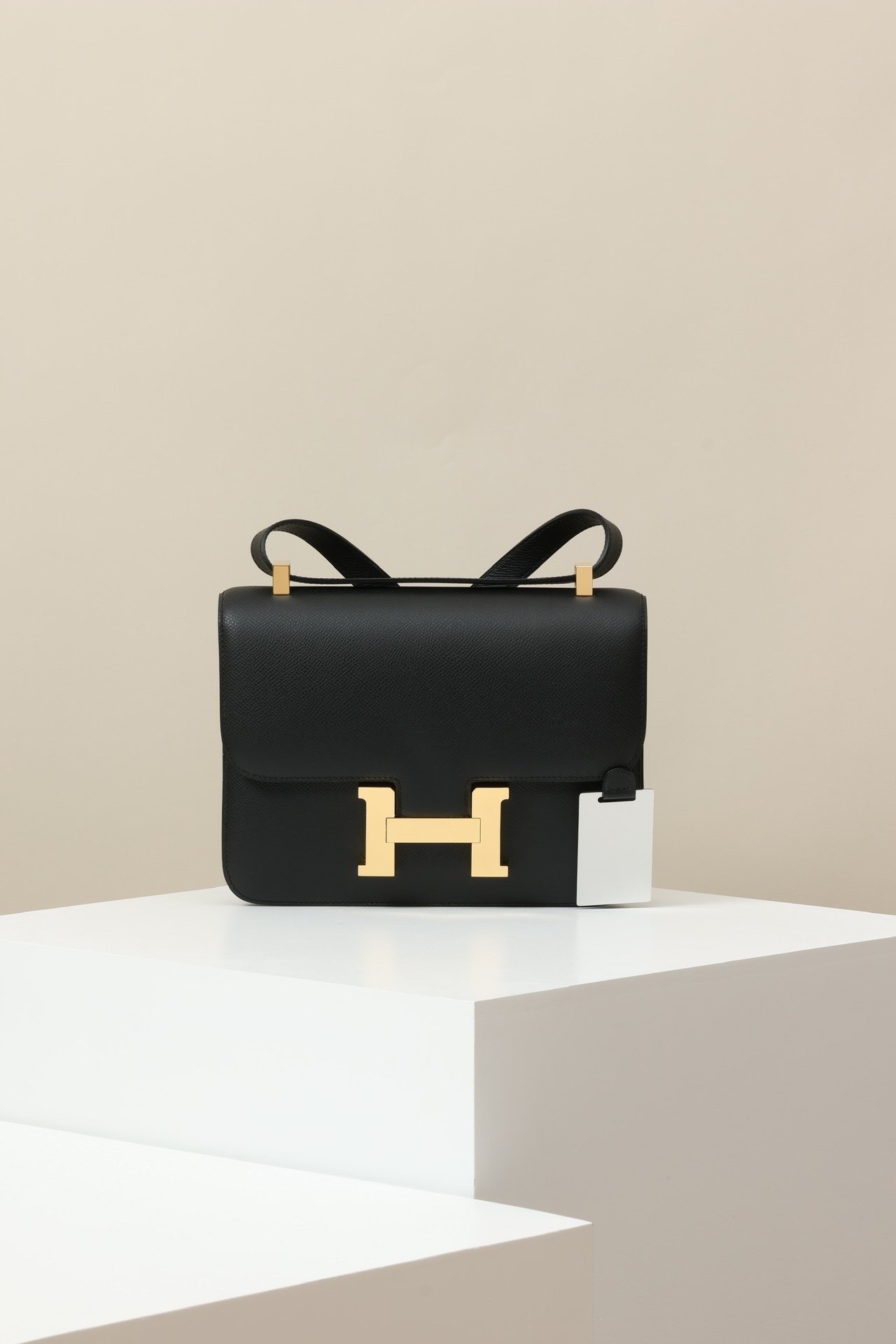 Hermès Constance 23 detail image 1 sourced from womanlvbag.com