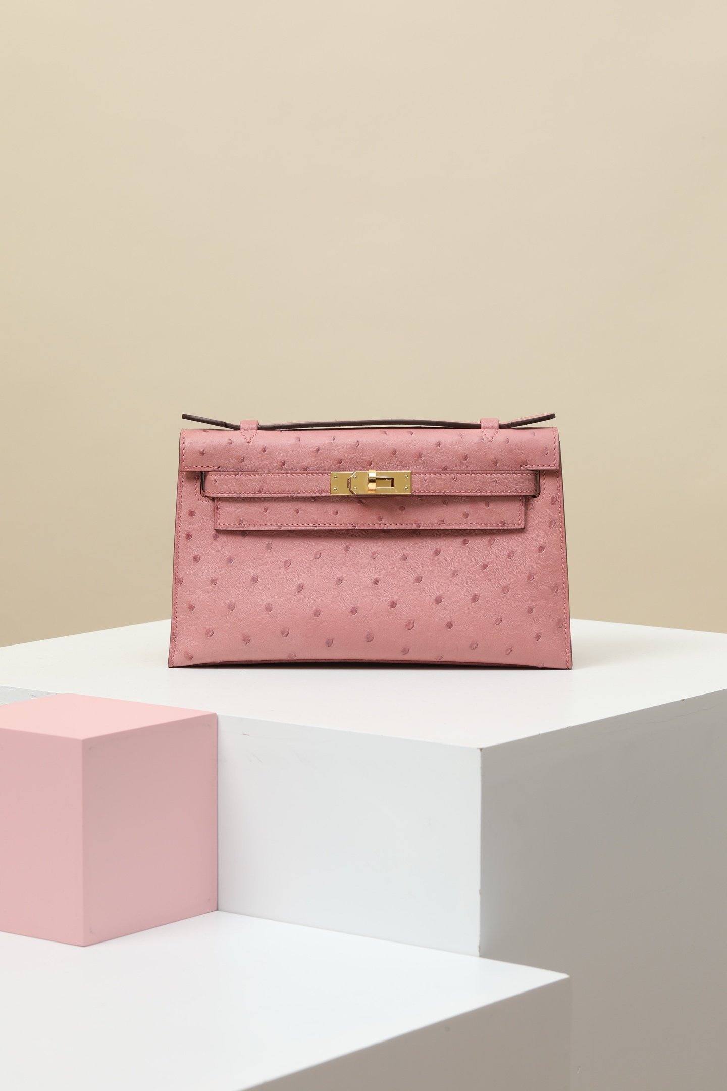 Hermès Mini Kelly 22, Generation I detail image 1 sourced from womanlvbag.com