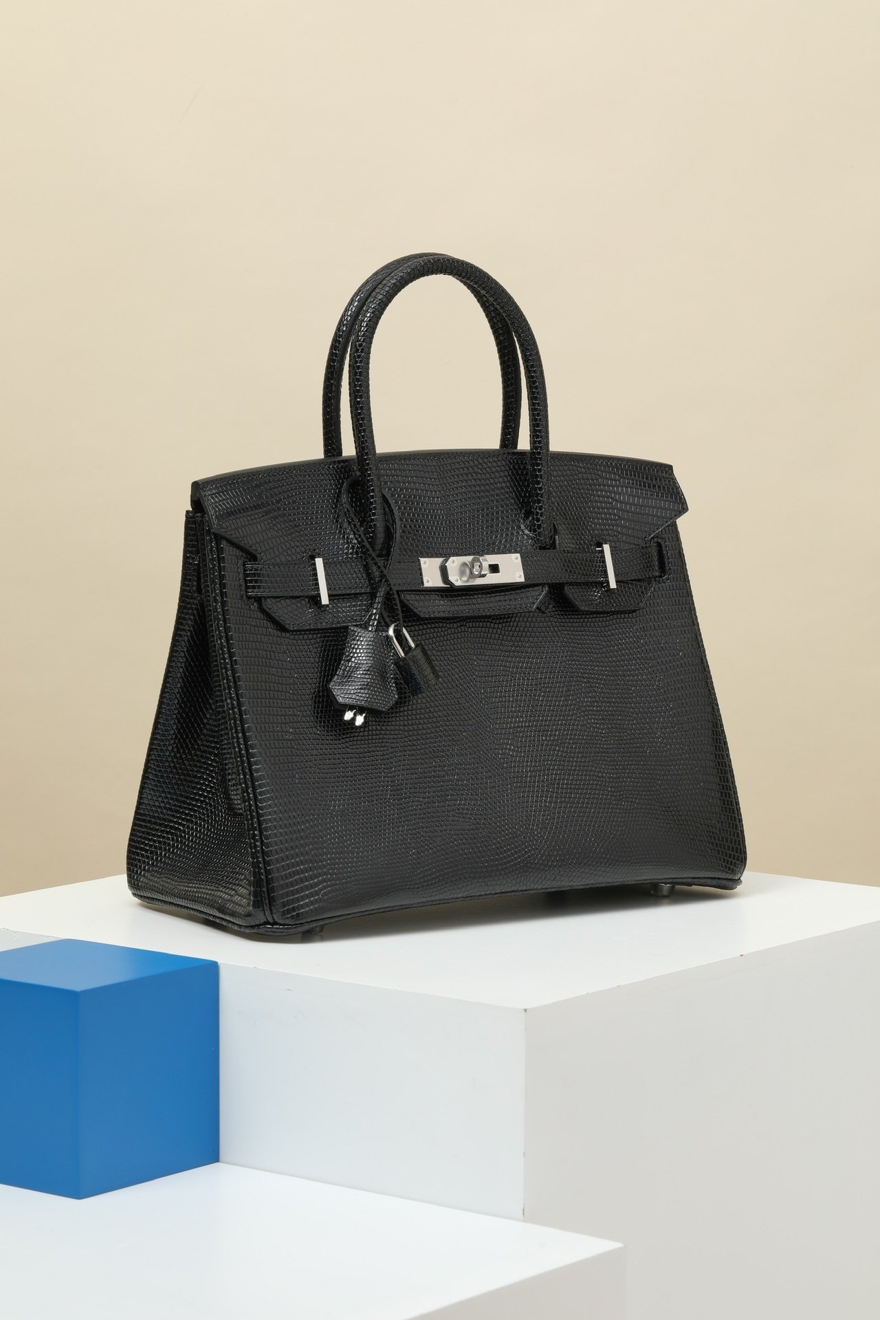 Hermès Birkin 30 Lizard 89 Noir PHW detail image 2 sourced from womanlvbag.com