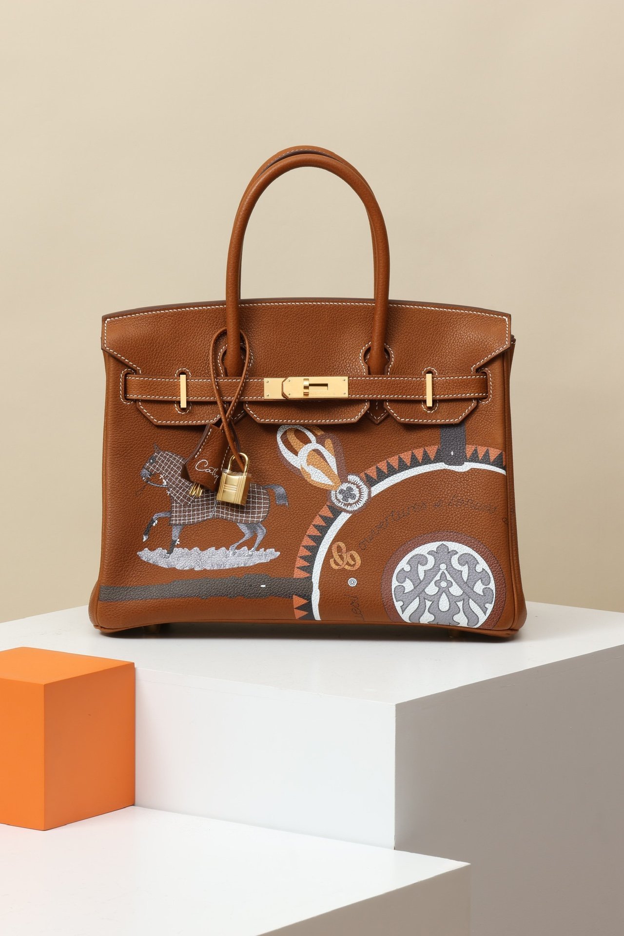 Hermès Birkin 30 detail image 1 sourced from womanlvbag.com
