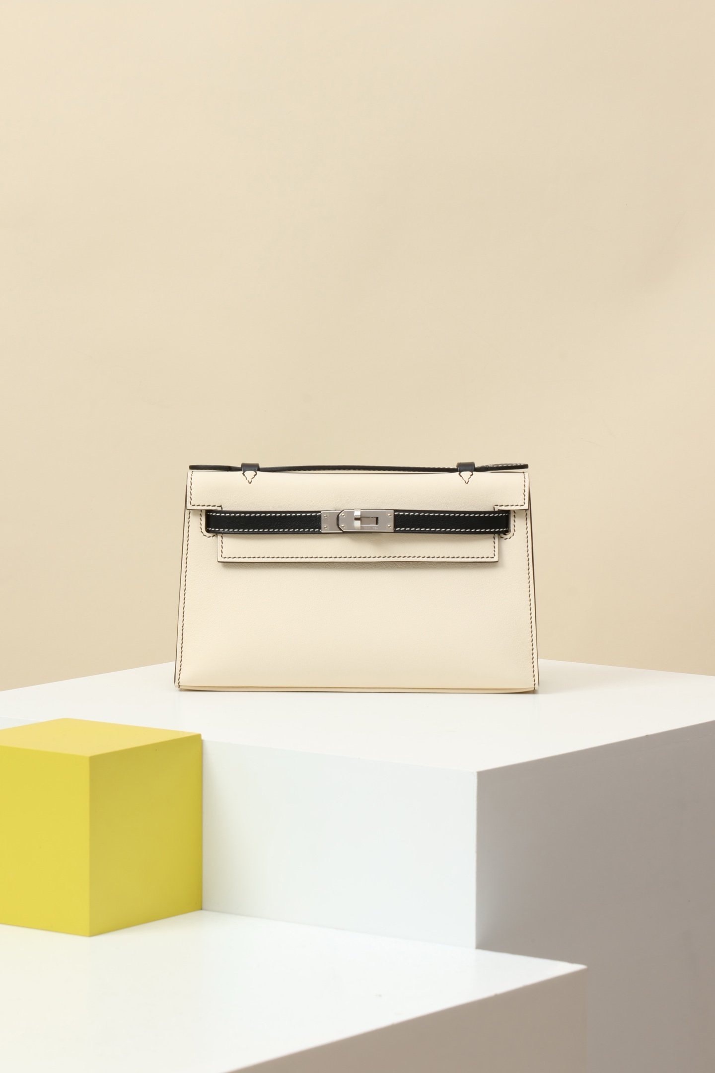 Hermès Mini Kelly 22 (Generation I) detail image 1 sourced from womanlvbag.com