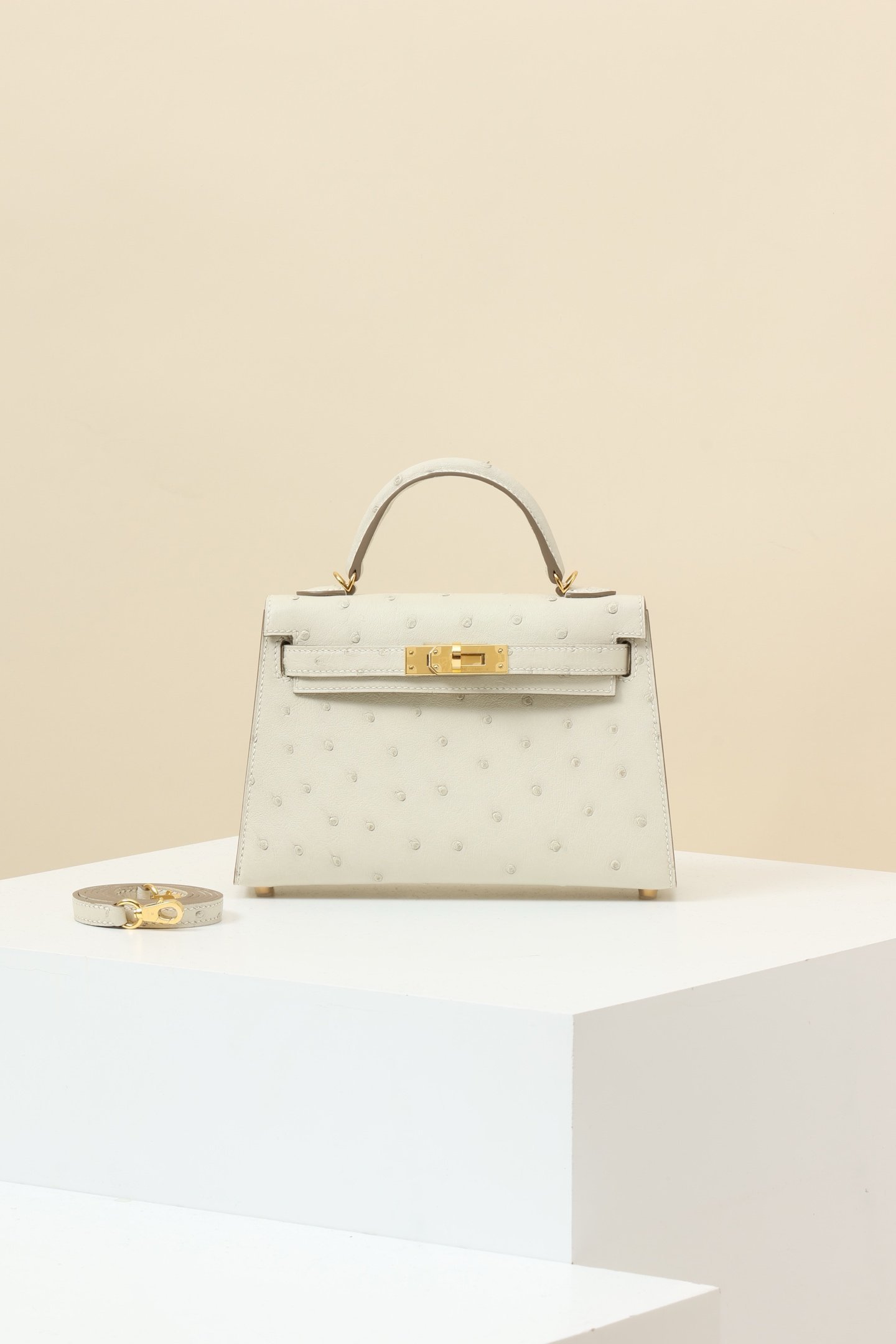 Hermès Mini Kelly II (Generation 2) detail image 1 sourced from womanlvbag.com