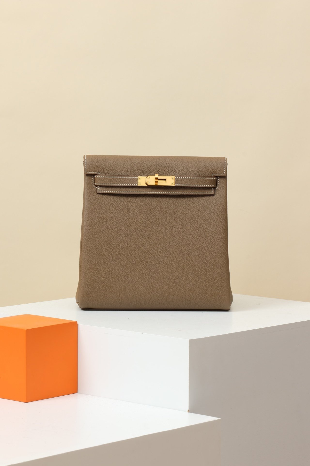 Hermès Hac à Dos PM Togo 18 Étoupe GHW detail image 1 sourced from womanlvbag.com