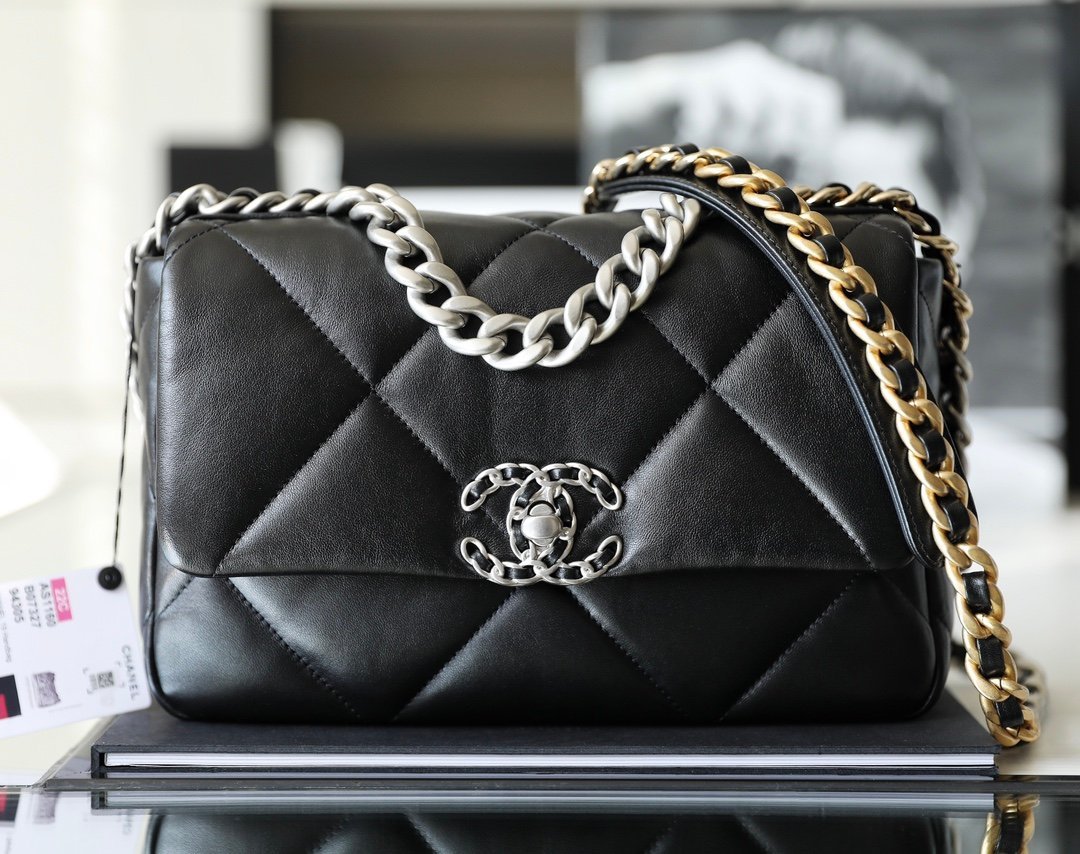 CHANEL Small 19 Flap Bag detail image 1 sourced from womanlvbag.com