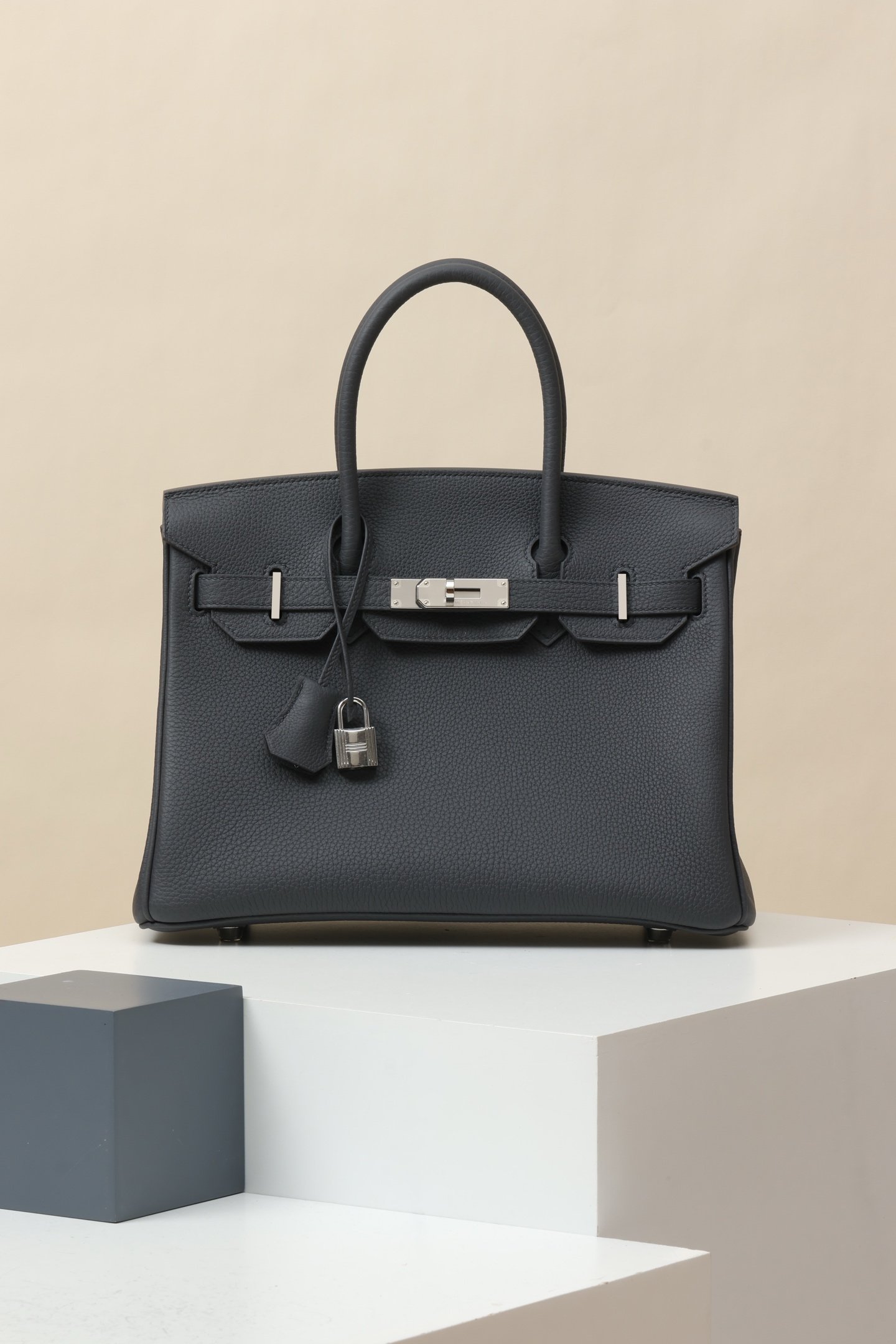 Hermès Birkin 30 Gris Etain Togo PHW comparison image 2 sourced from womanlvbag.com