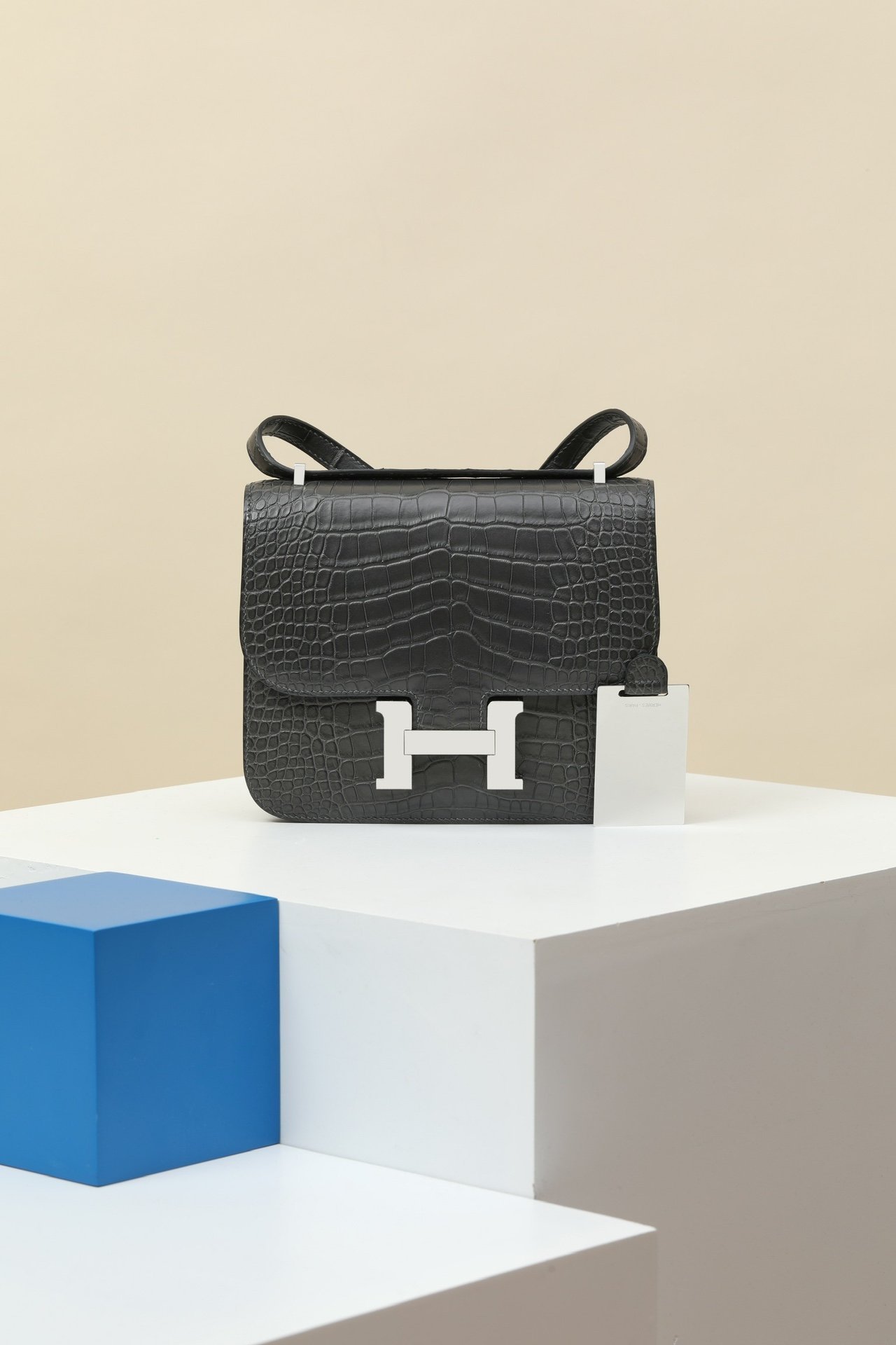 Hermès Constance 19 detail image 1 sourced from womanlvbag.com