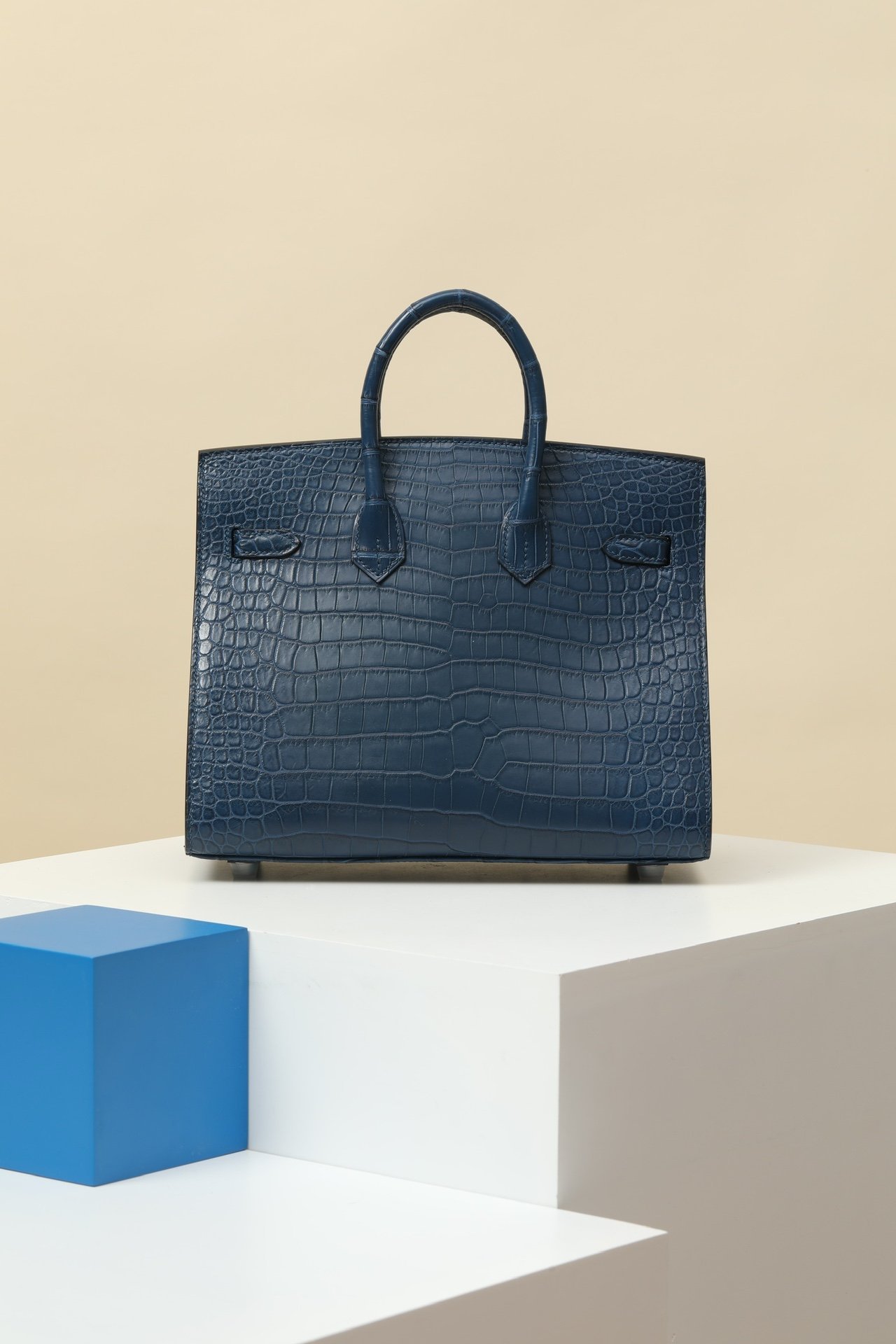 Hermès Birkin 25 Matte Porosus Crocodile Bleu Aï PHW detail image 2 sourced from womanlvbag.com