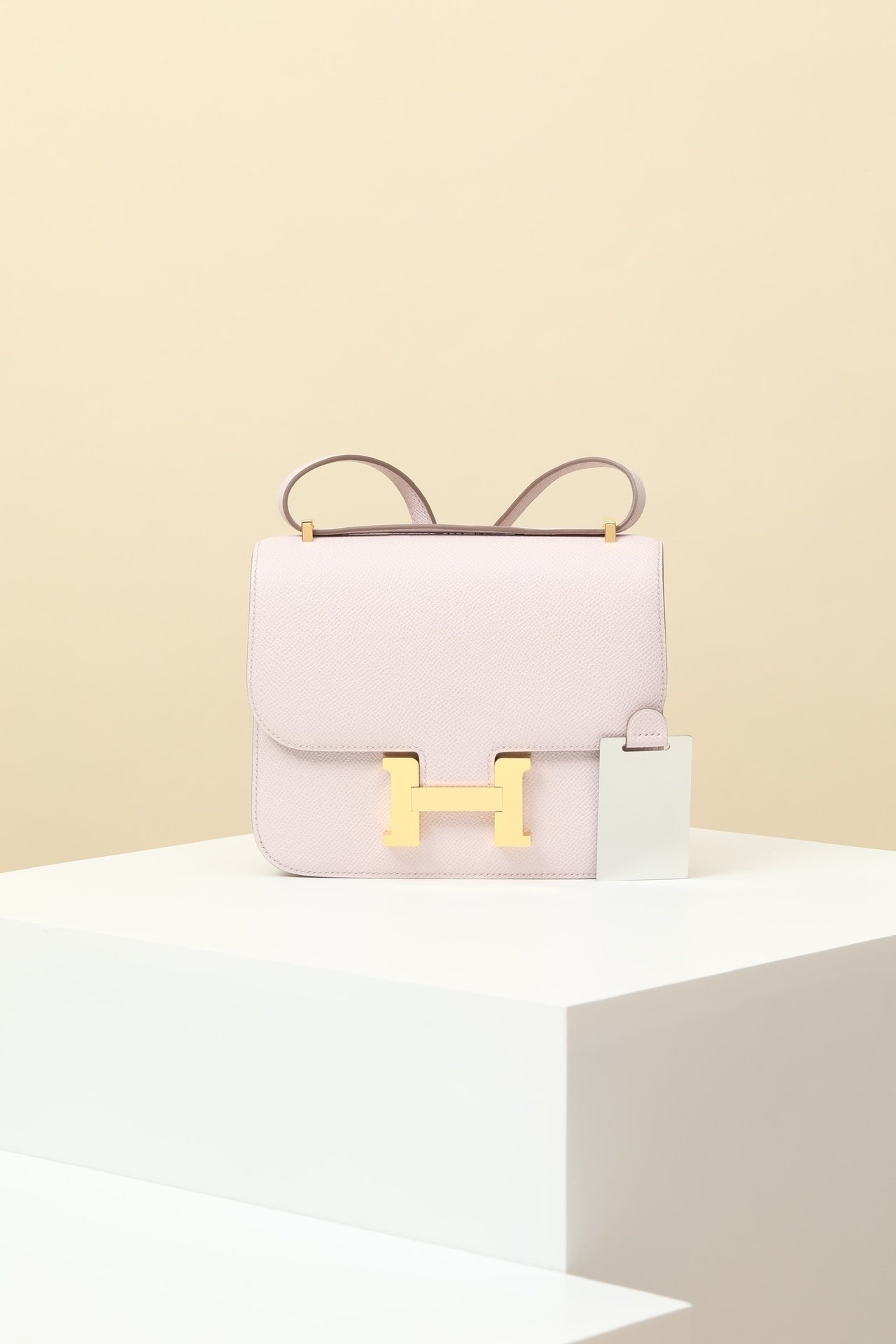 Hermès Constance 19 – Epsom Calfskin 09 Mauve Pale GHW detail image 1 sourced from womanlvbag.com