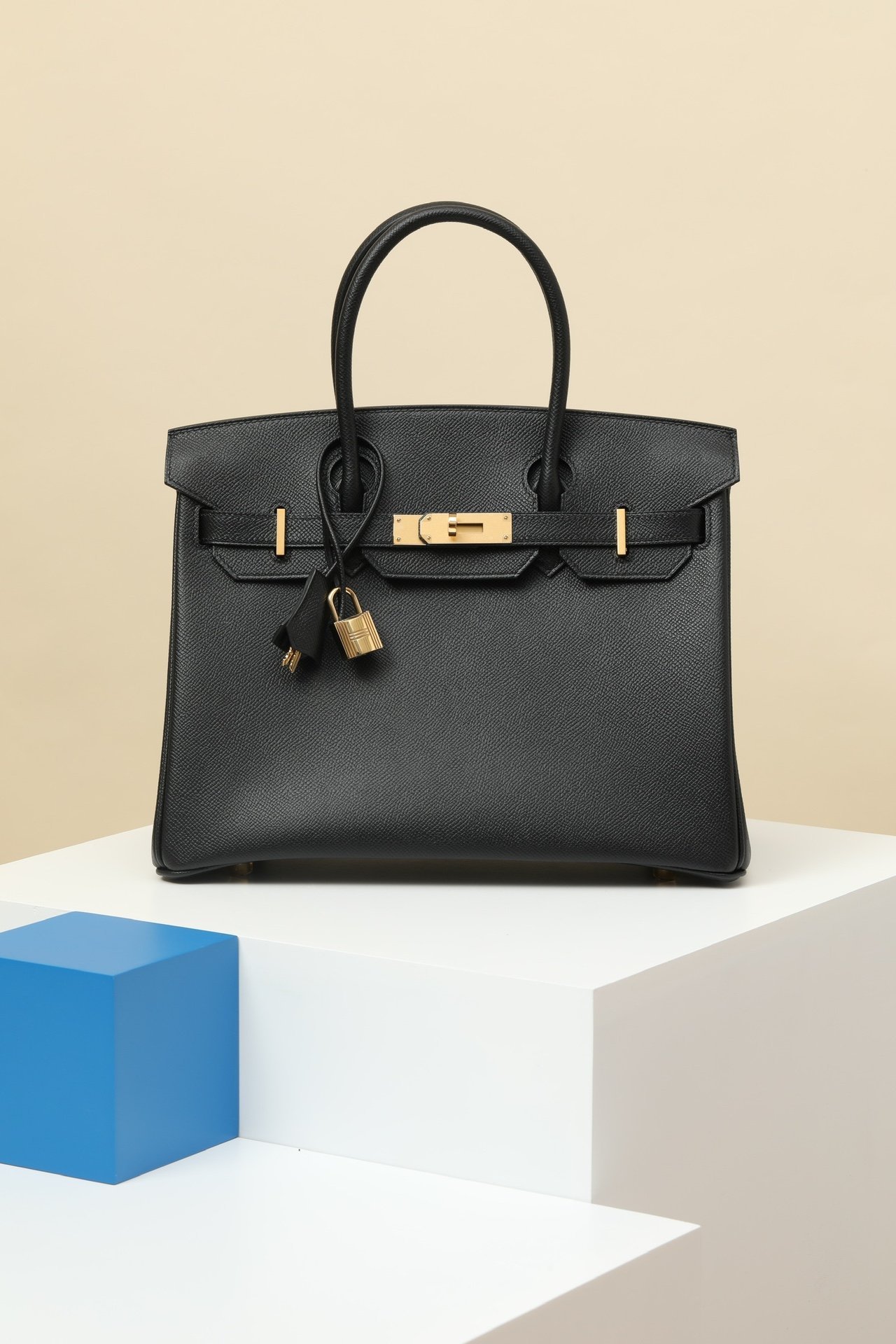 Hermès Birkin 30 detail image 1 sourced from womanlvbag.com