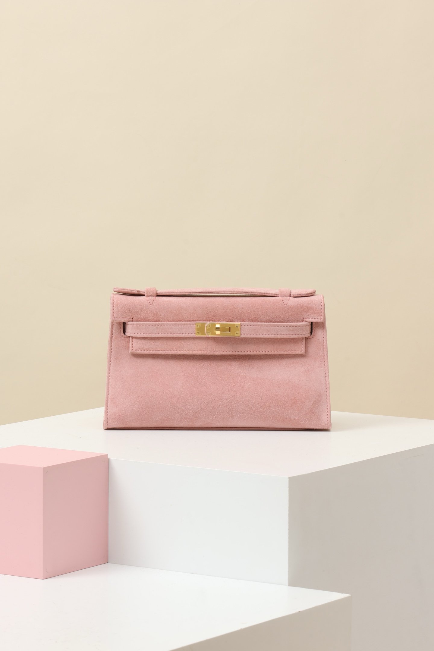 Hermès Mini Kelly 22, Generation I detail image 1 sourced from womanlvbag.com
