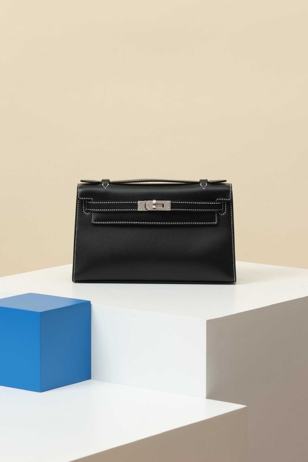 Hermès Mini Kelly 22, Generation I detail image 1 sourced from womanlvbag.com