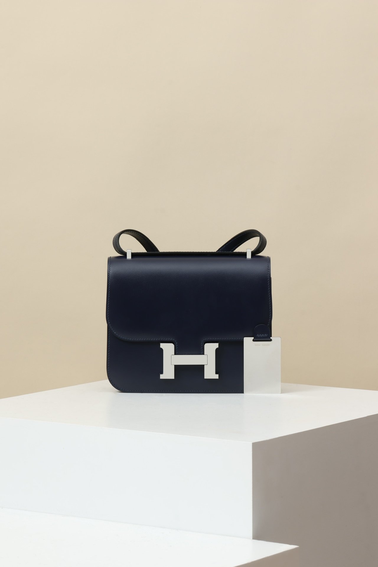 Hermès Constance 19 detail image 1 sourced from womanlvbag.com