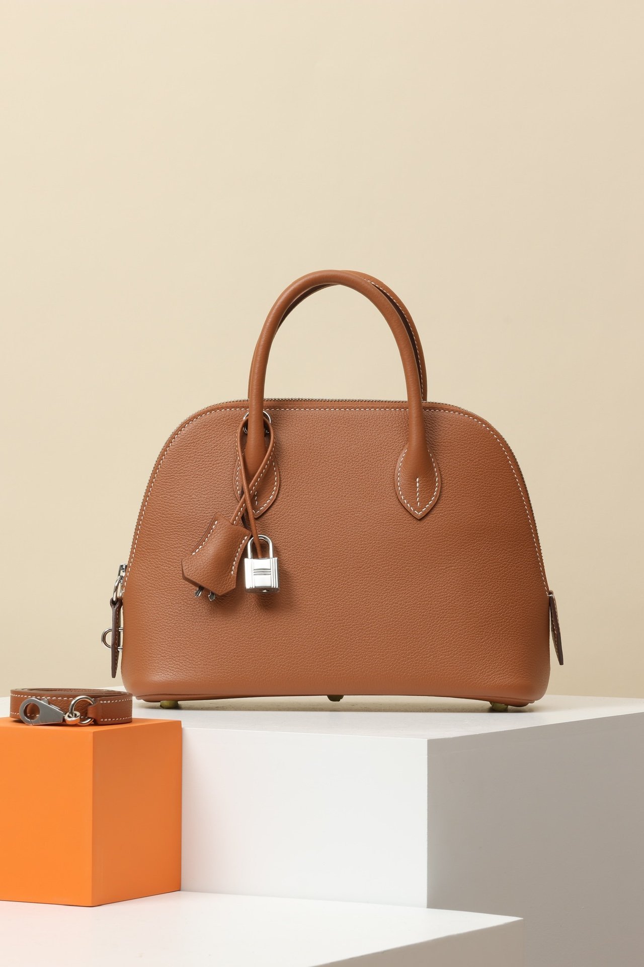 Hermès Bolide 1923 25 detail image 1 sourced from womanlvbag.com