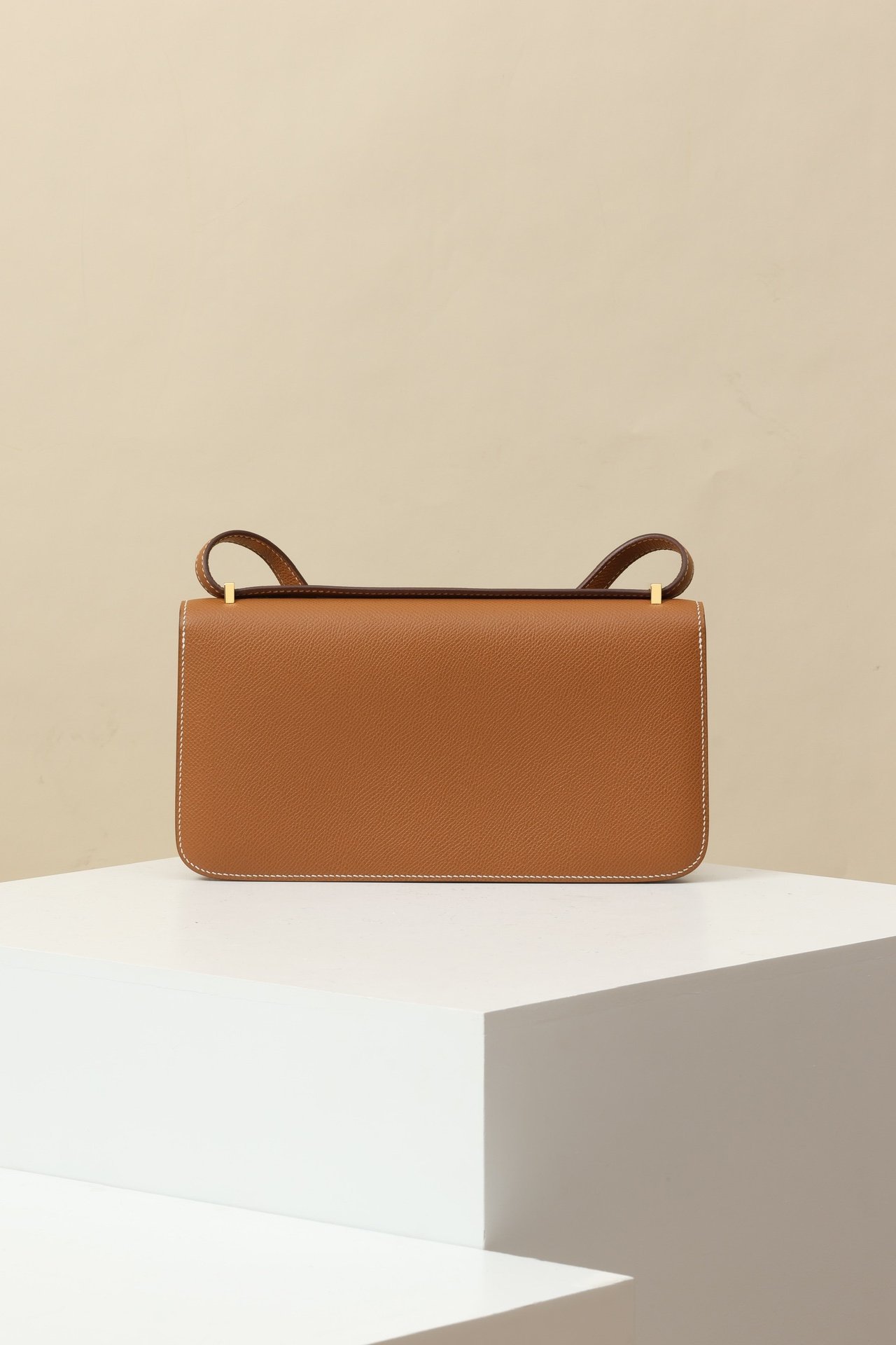 Hermès Constance Elan – Epsom Calfskin 37 Gold GHW detail image 2 sourced from womanlvbag.com