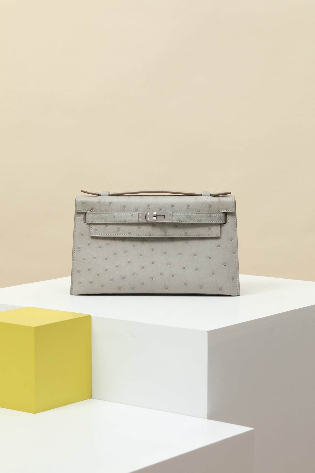 Hermès Mini Kelly 22, Generation I detail image 1 sourced from womanlvbag.com