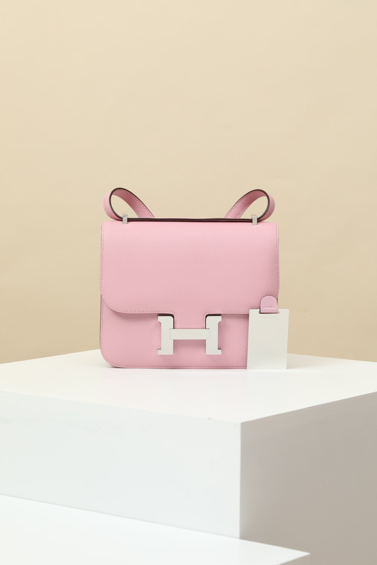Hermès Constance 19 – Epsom Calfskin X9 Mauve Sylvestre PHW detail image 1 sourced from womanlvbag.com