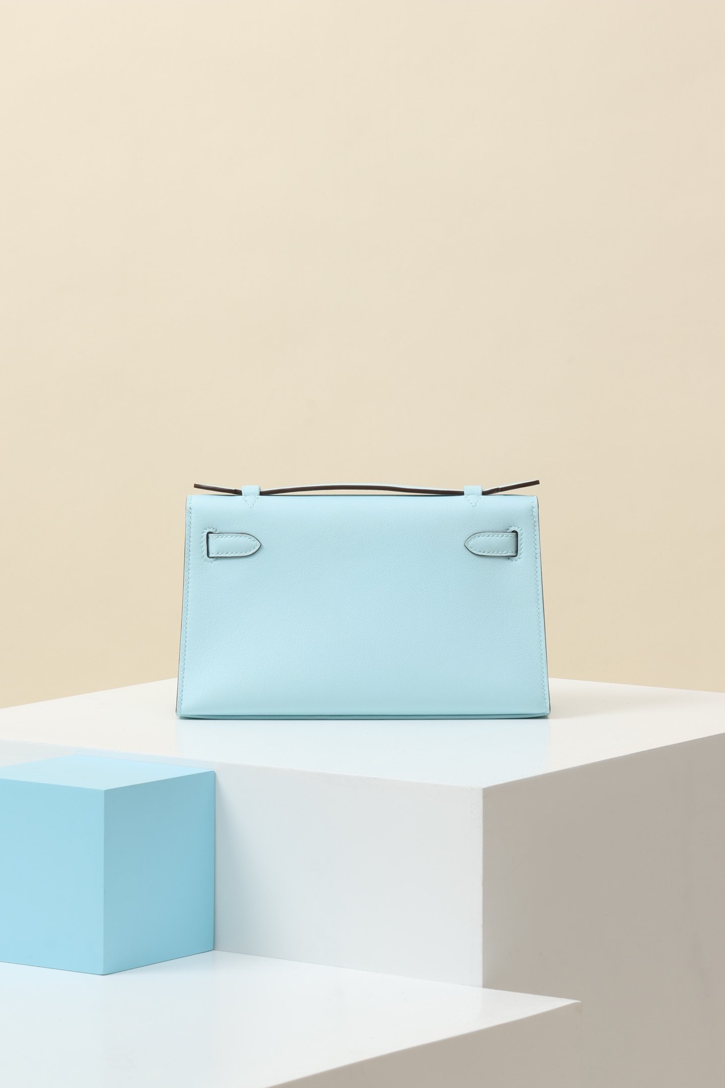 Hermès Mini Kelly 22 Generation I | Swift Calfskin - Light Blue with Palladium Hardware detail image 2 sourced from womanlvbag.com