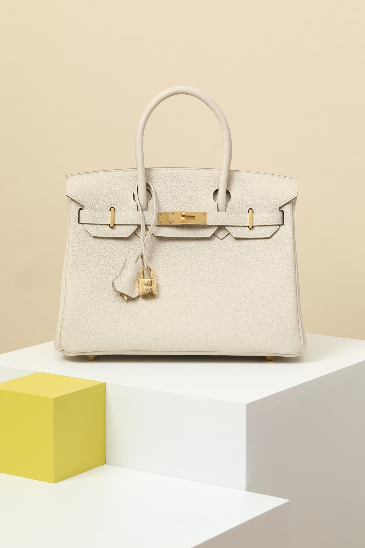 Hermès Birkin 30 detail image 1 sourced from womanlvbag.com