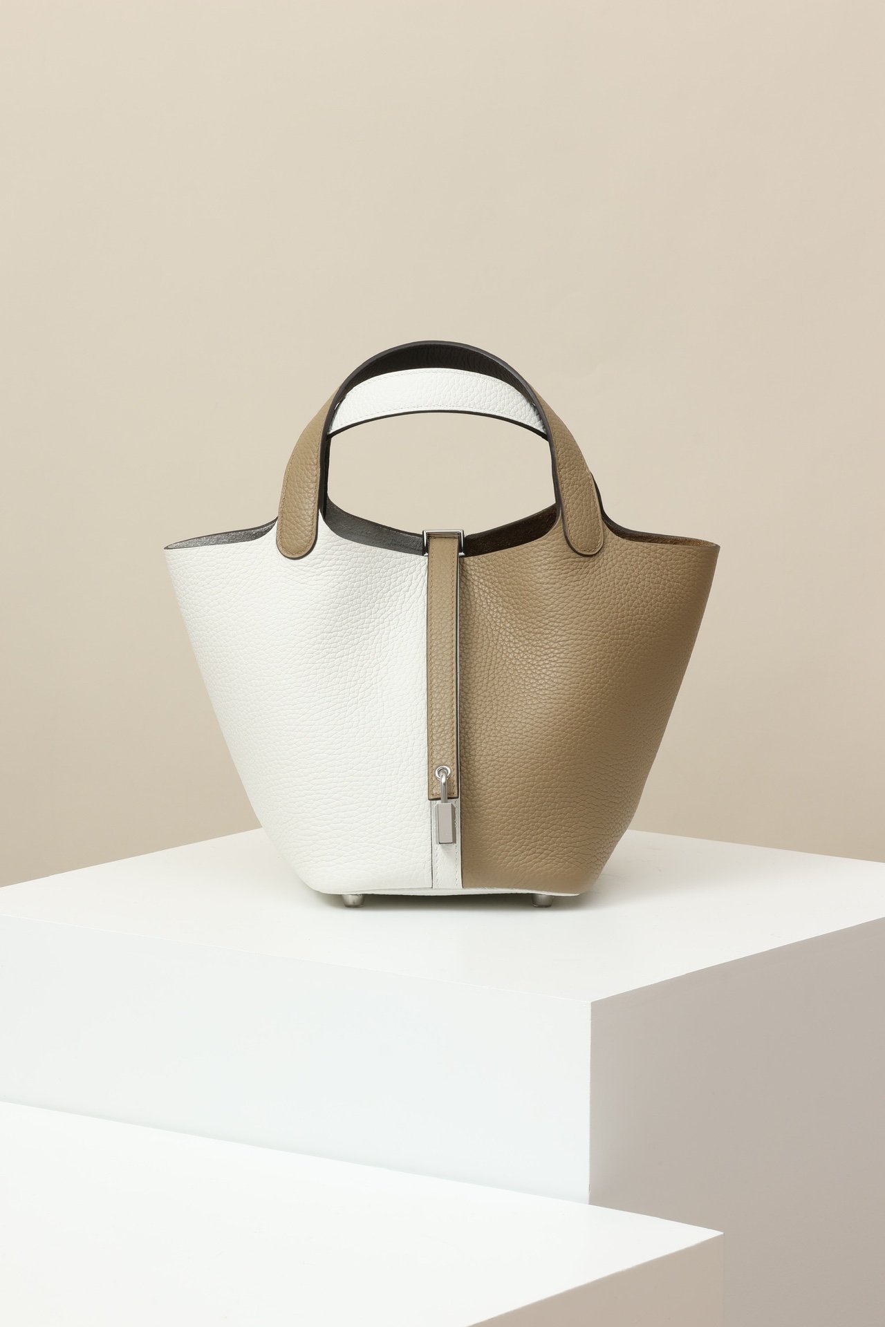 Hermès Picotin Lock 18 Tricolor – Taurillon Clemence 8Q Beige Marfa / OU Encre / 3S Ébène PHW detail image 1 sourced from womanlvbag.com