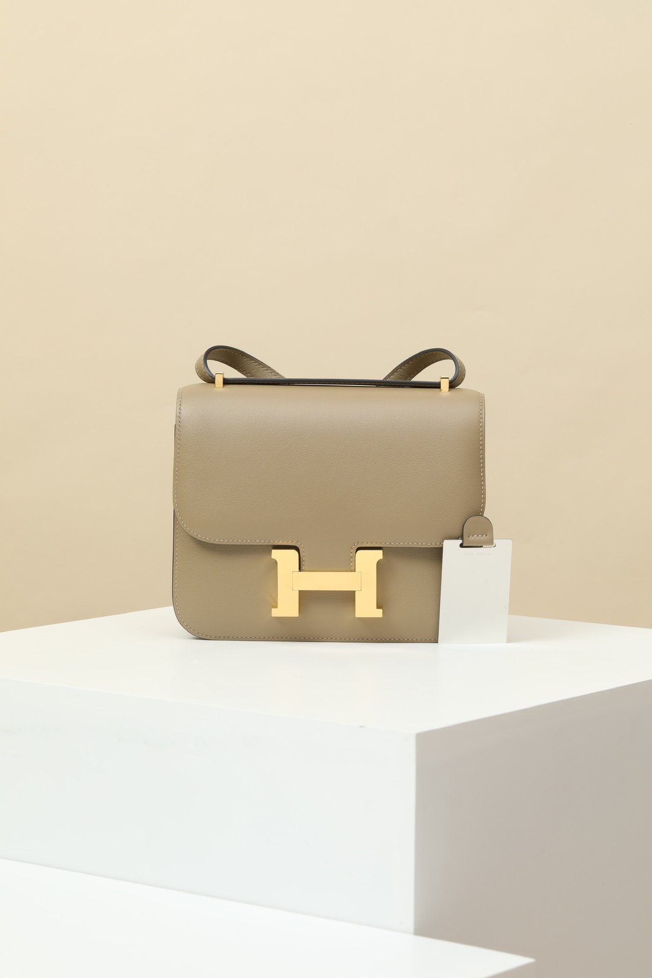Hermès Constance 19 – Swift Calfskin 8Q Beige Marfa GHW detail image 1 sourced from womanlvbag.com