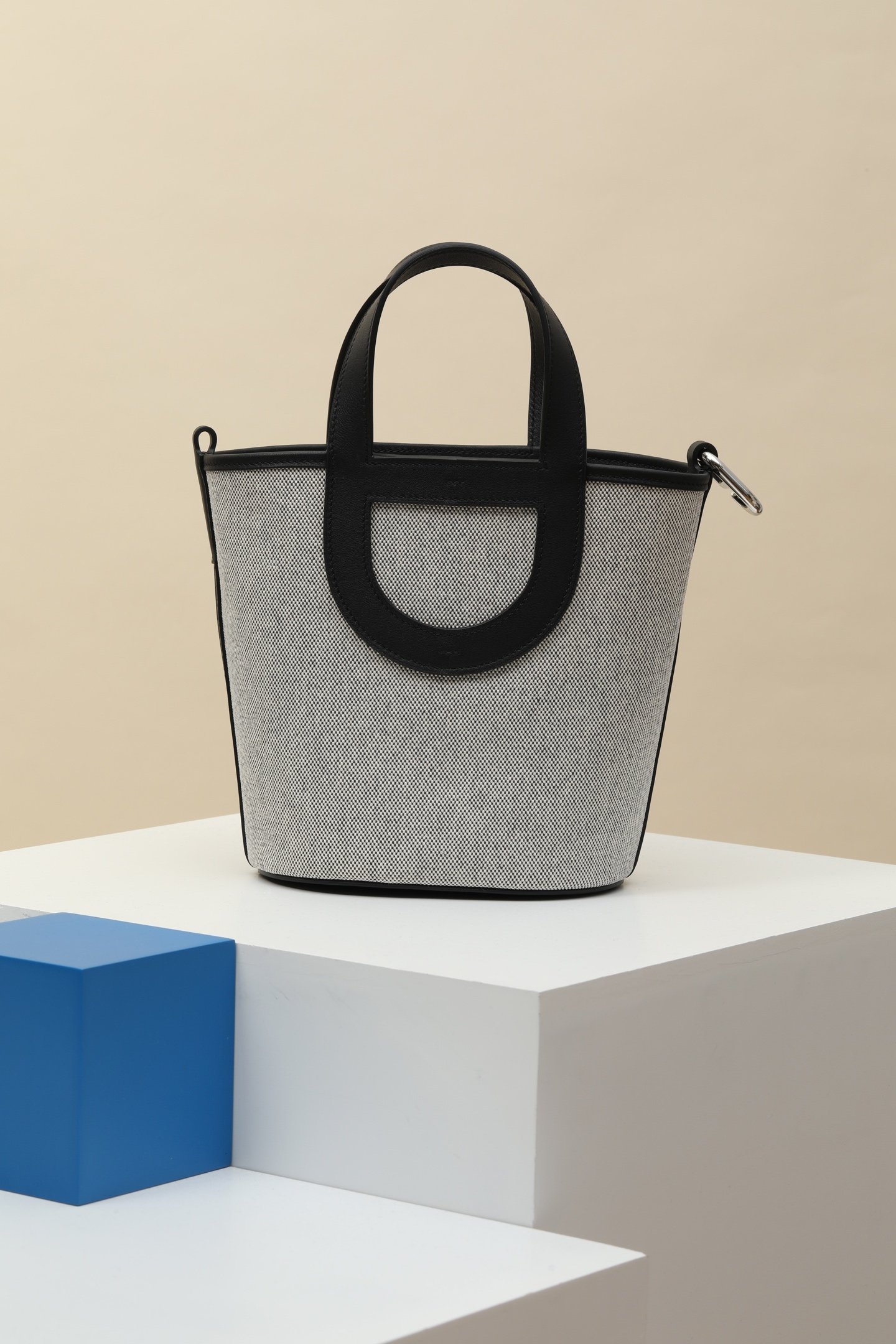 Picotin Lock 22, Special Edition ('Lucky Daisy' / 'Mosaïque') detail image 1 sourced from womanlvbag.com