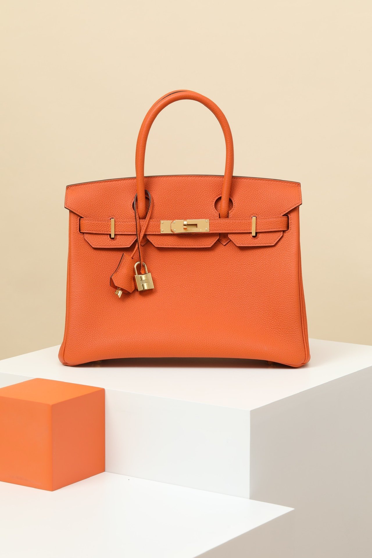 Hermès Birkin 30 detail image 1 sourced from womanlvbag.com
