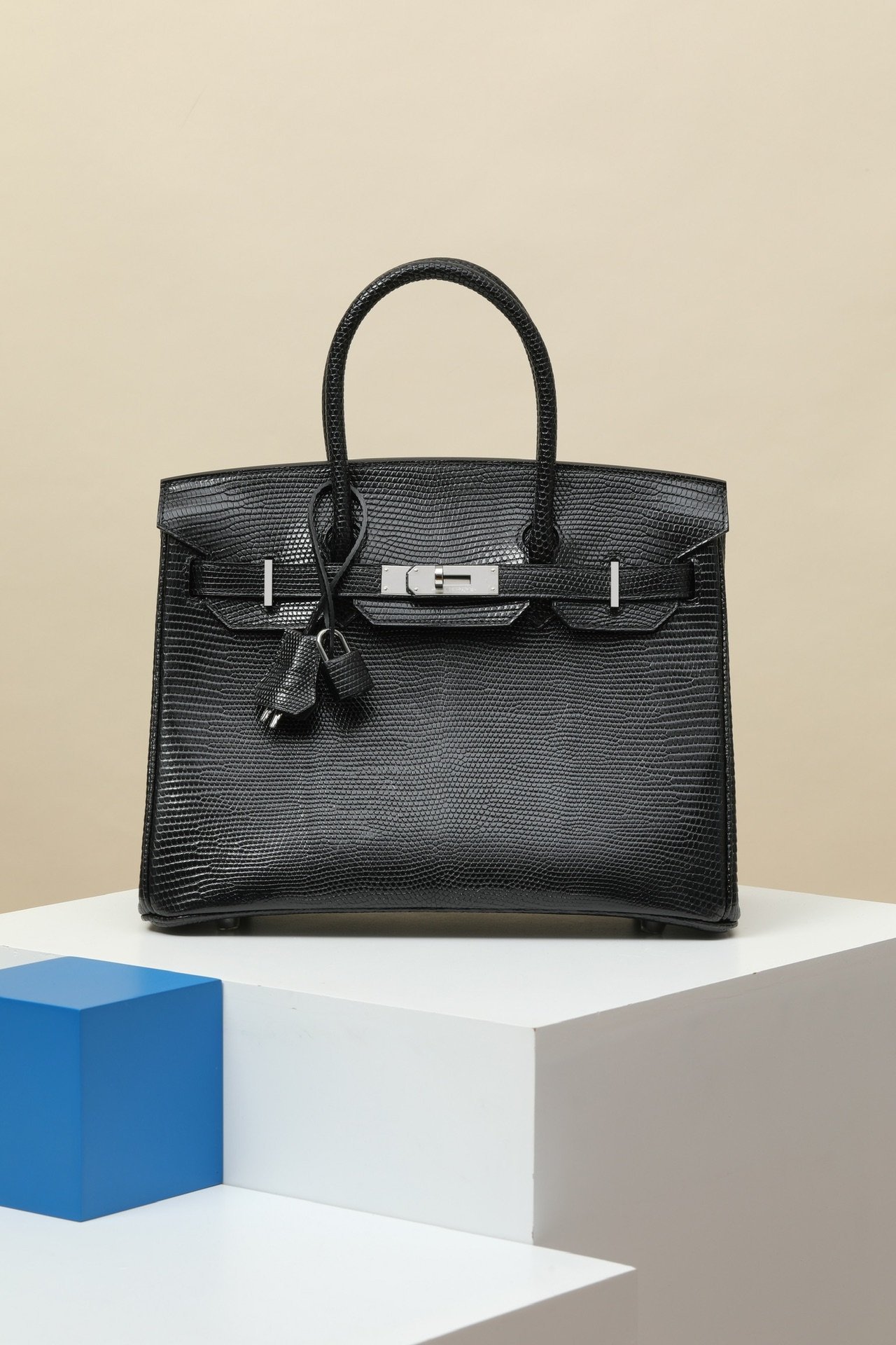 Hermès Birkin 30 Lizard 89 Noir PHW detail image 1 sourced from womanlvbag.com