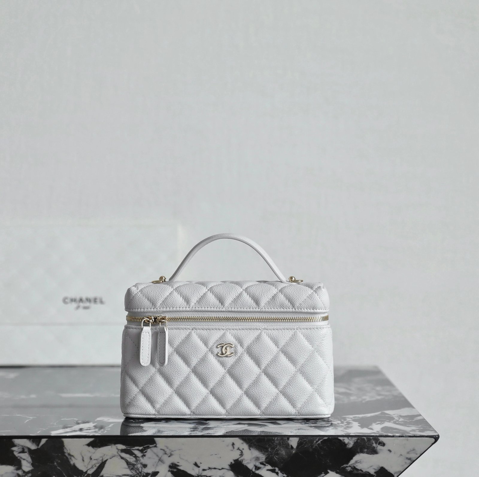 CHANEL Vanity with Chain – 2025 Light Grey Caviar & 14K Light Gold detail image 1 sourced from womanlvbag.com