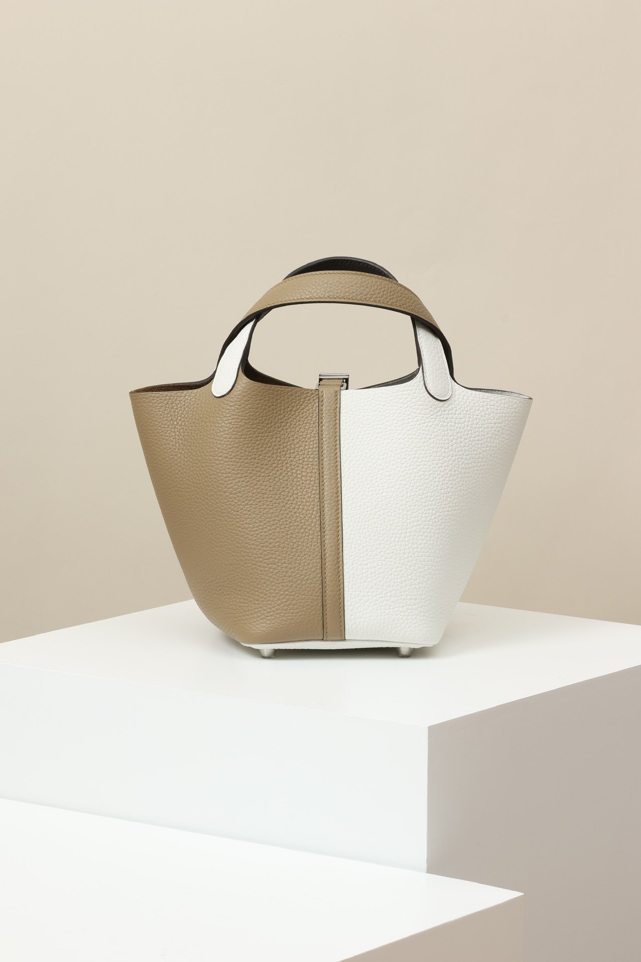 Hermès Picotin Lock 18 Tricolor – Taurillon Clemence 8Q Beige Marfa / OU Encre / 3S Ébène PHW detail image 2 sourced from womanlvbag.com