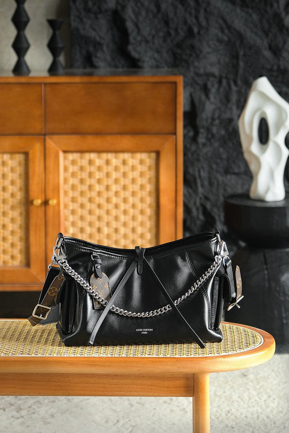 Louis Vuitton CarryAll detail image 1 sourced from womanlvbag.com