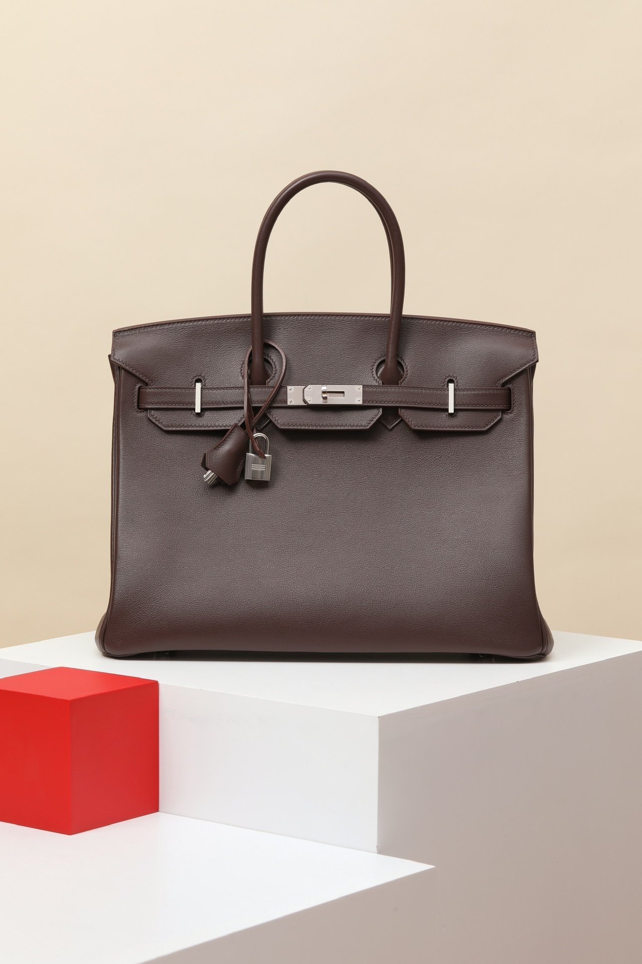 Hermès Birkin 35 detail image 1 sourced from womanlvbag.com