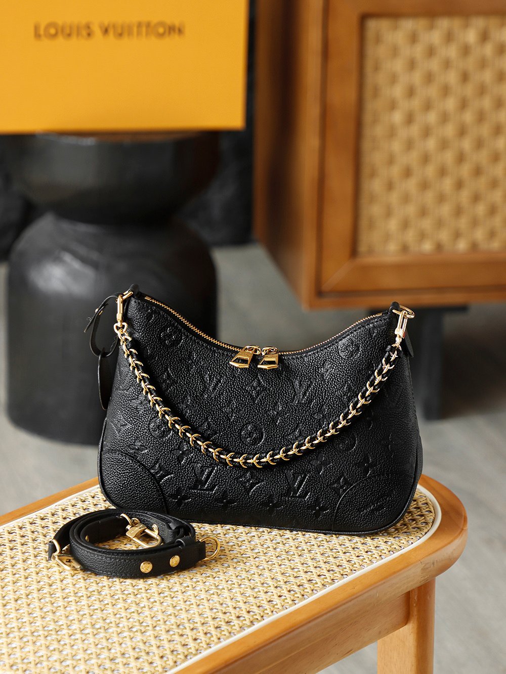 Louis Vuitton Boulogne PM detail image 1 sourced from womanlvbag.com
