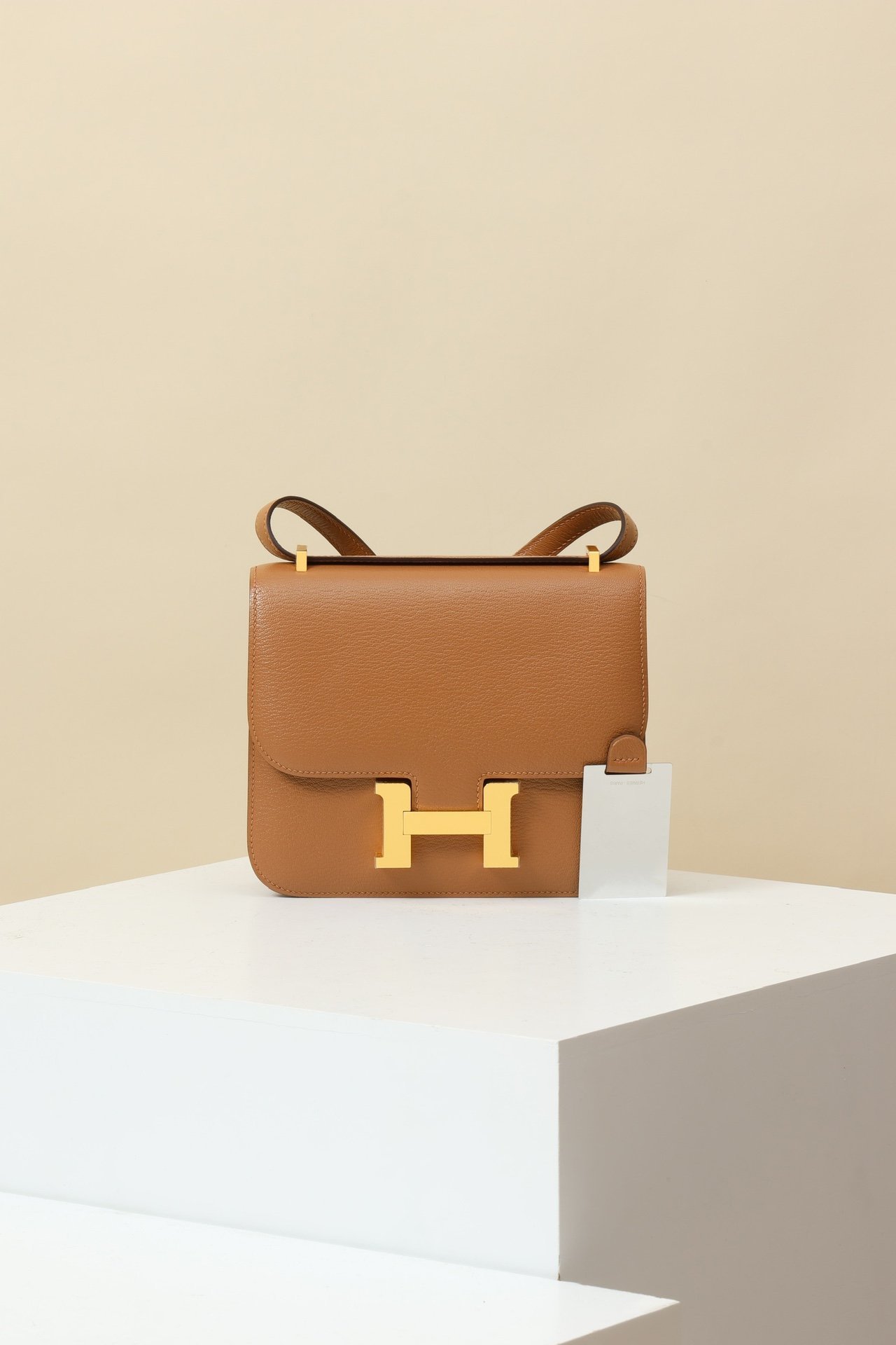 Hermès Constance 19 detail image 1 sourced from womanlvbag.com