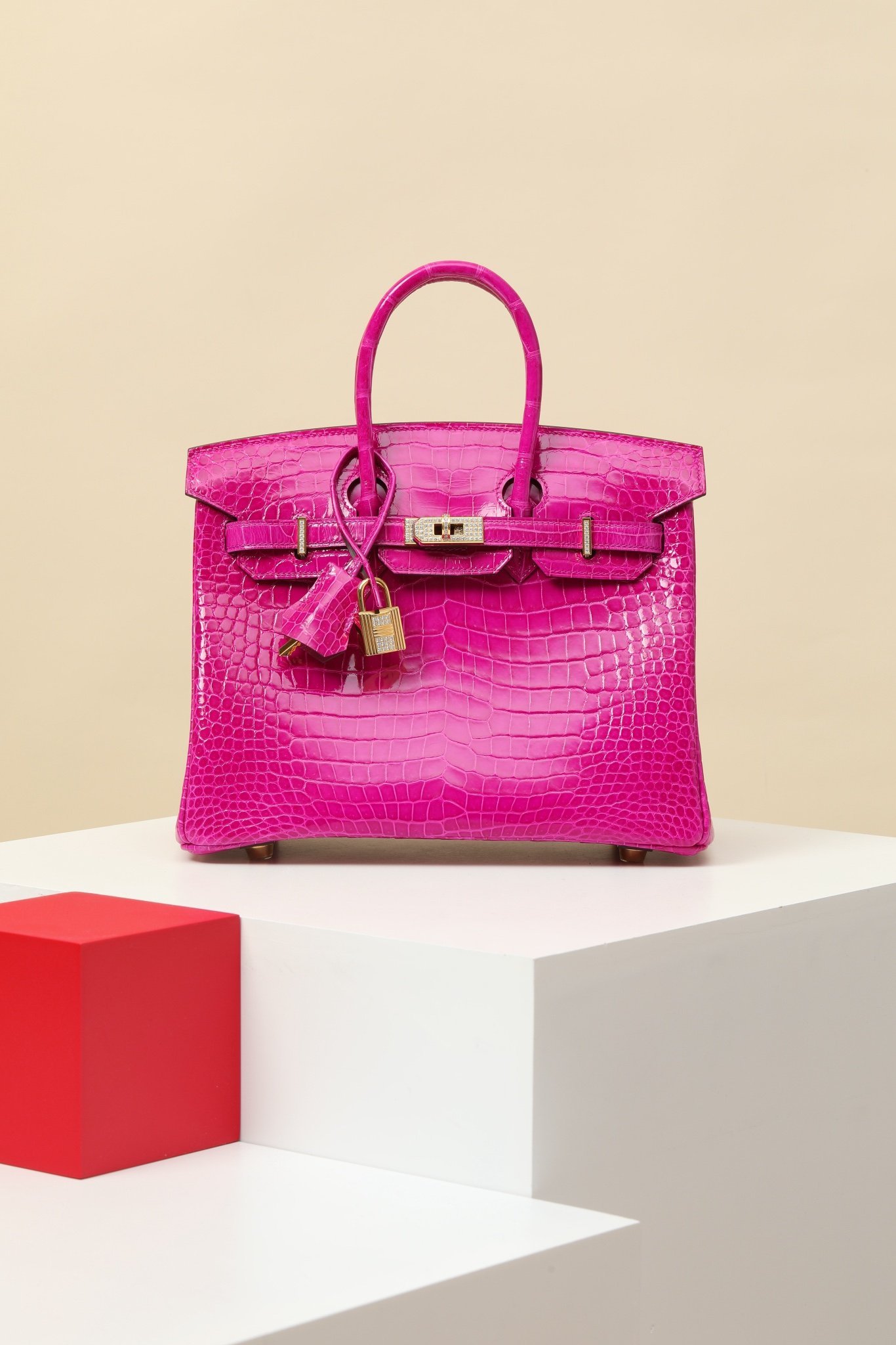 Hermès Birkin 25 detail image 1 sourced from womanlvbag.com