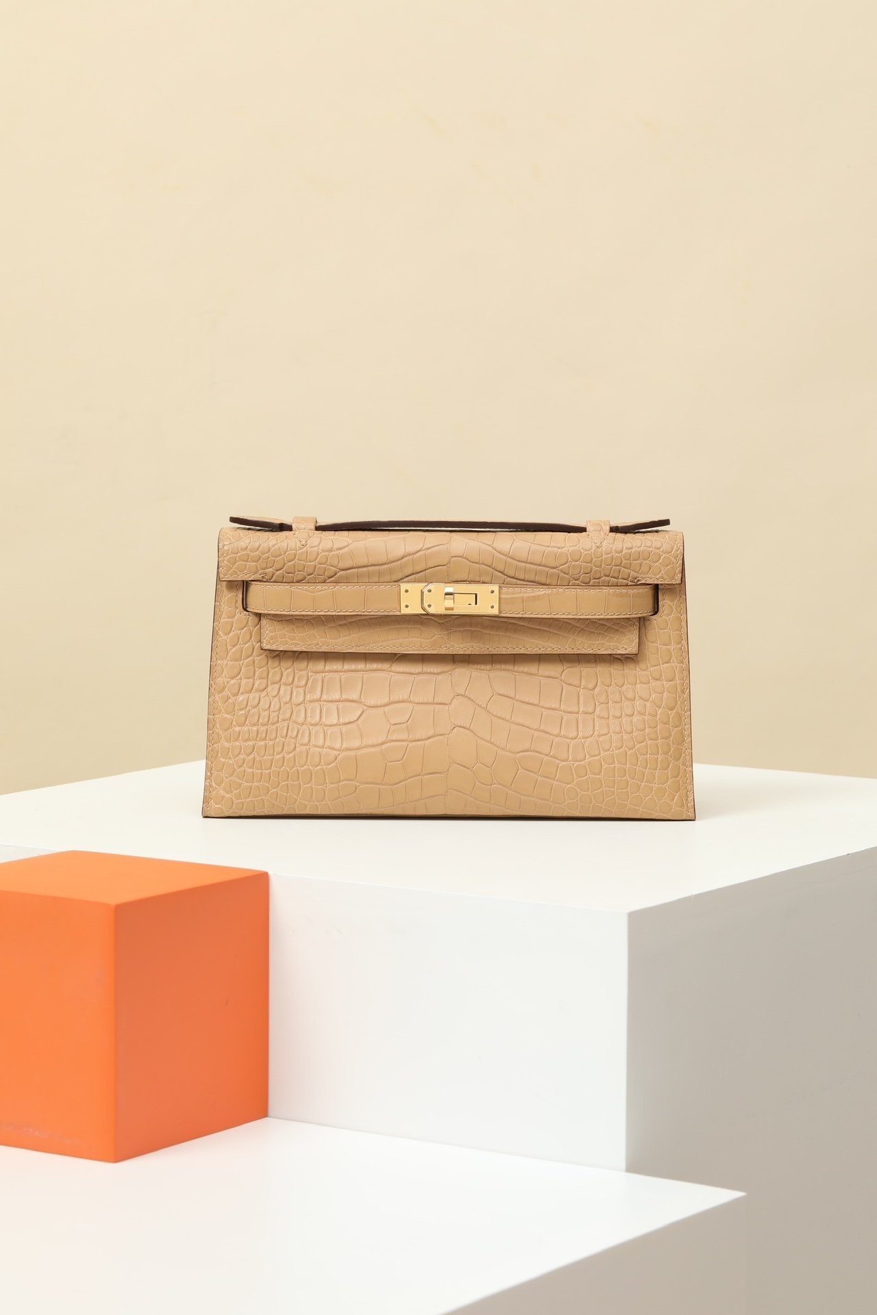 Mini Kelly 22 (Generation I) detail image 1 sourced from womanlvbag.com