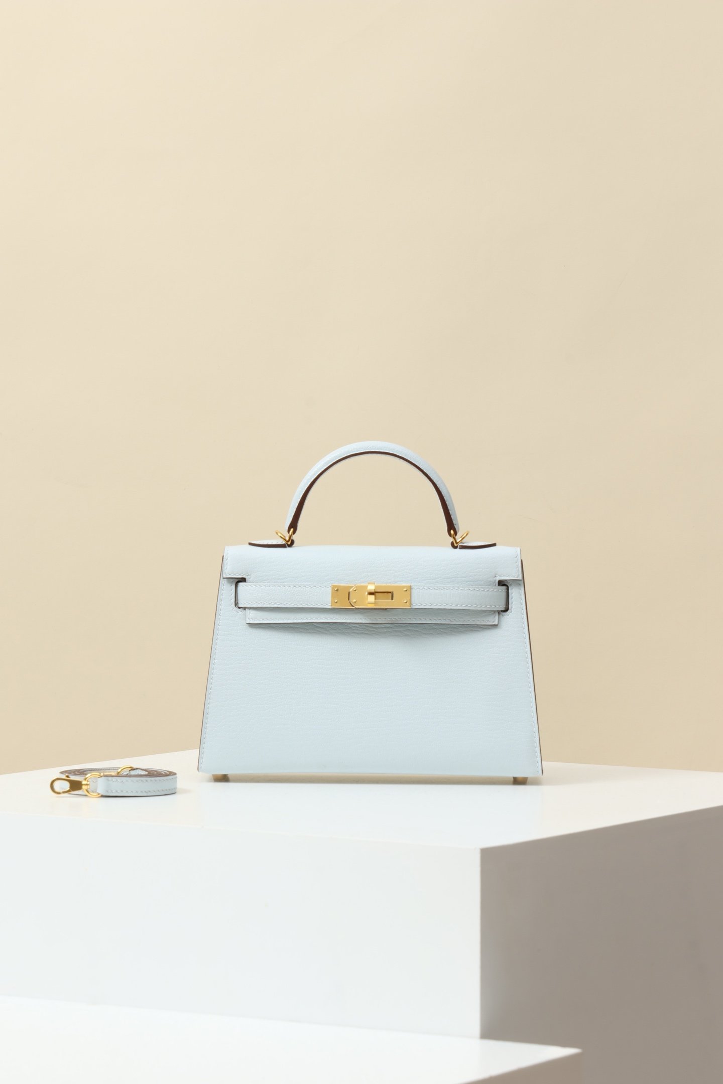 Hermès Mini Kelly II (Generation 2) detail image 1 sourced from womanlvbag.com