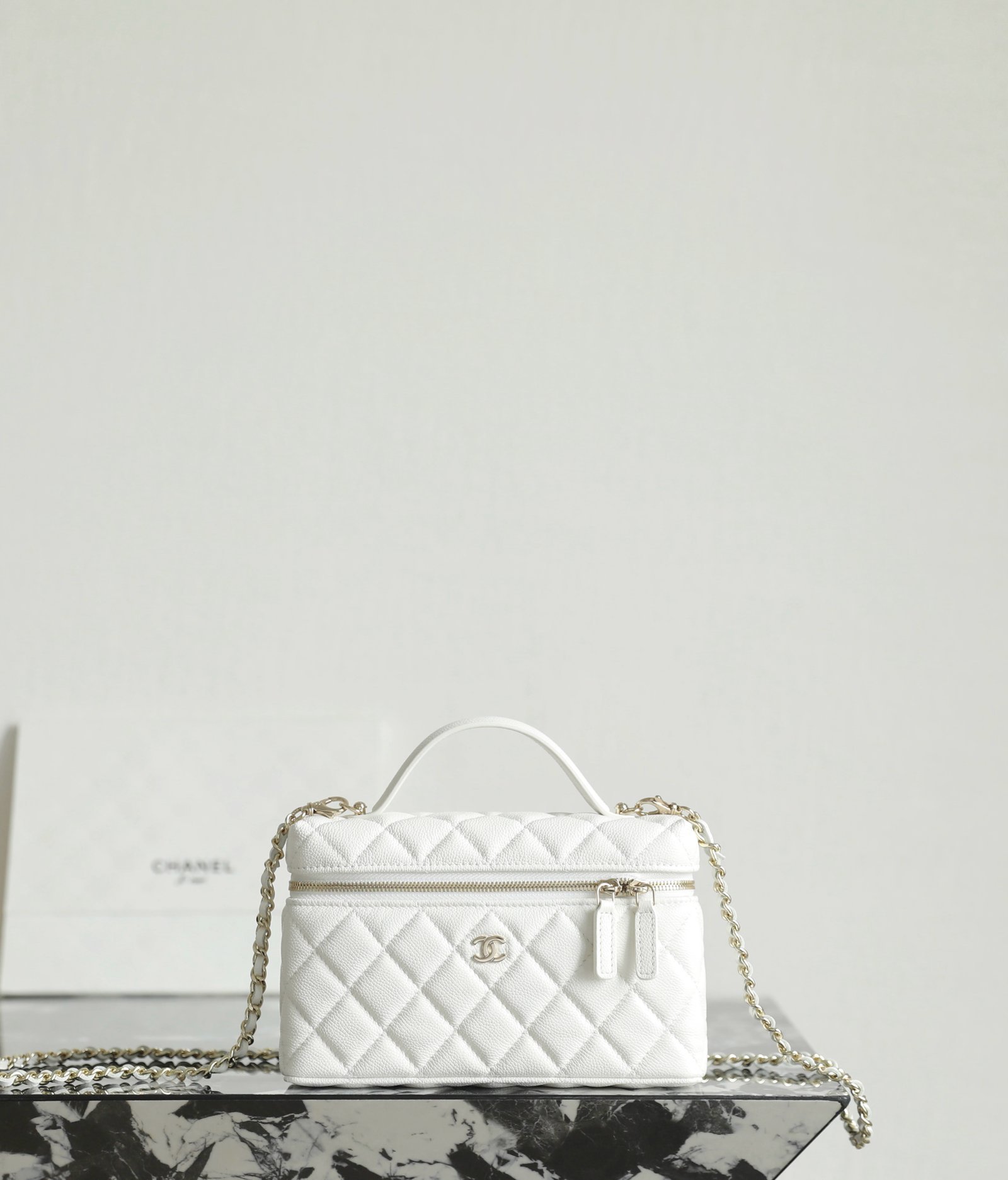 CHANEL Vanity with Chain – 2025 White Caviar & 14K Light Gold detail image 1 sourced from womanlvbag.com
