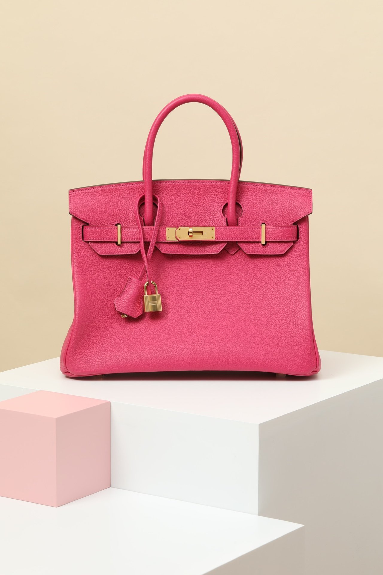 Hermès Birkin 30 detail image 1 sourced from womanlvbag.com